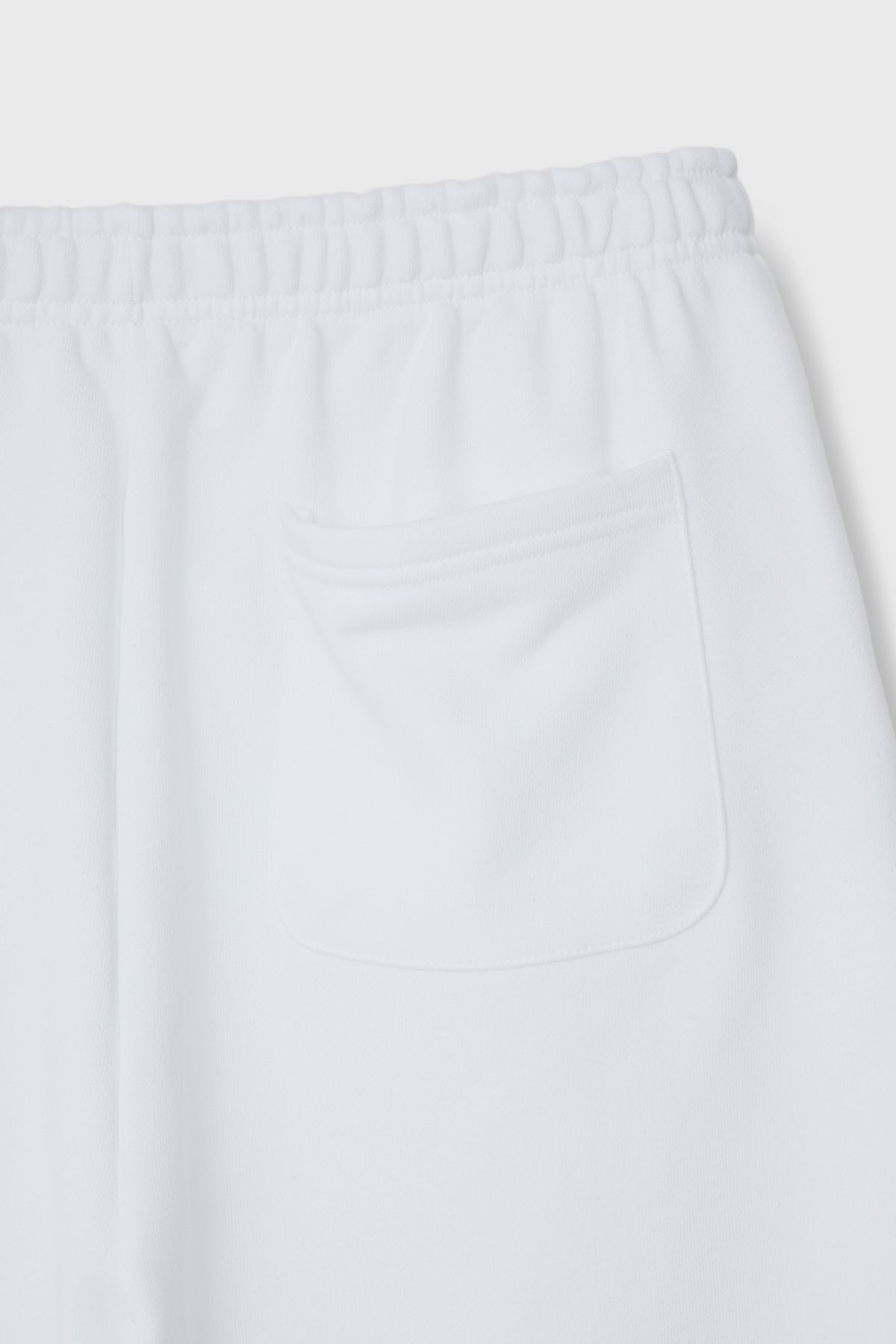 벌스데이수트(BIRTHDAYSUIT) [BDS X TGC] THE GRATEFUL CAMP HALF SWEAT PANTS (WHITE)