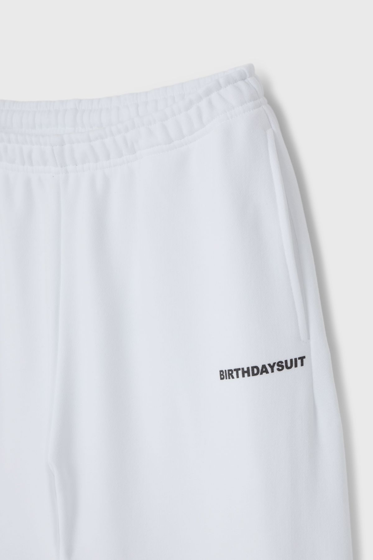 벌스데이수트(BIRTHDAYSUIT) [BDS X TGC] THE GRATEFUL CAMP SWEAT PANTS (WHITE)