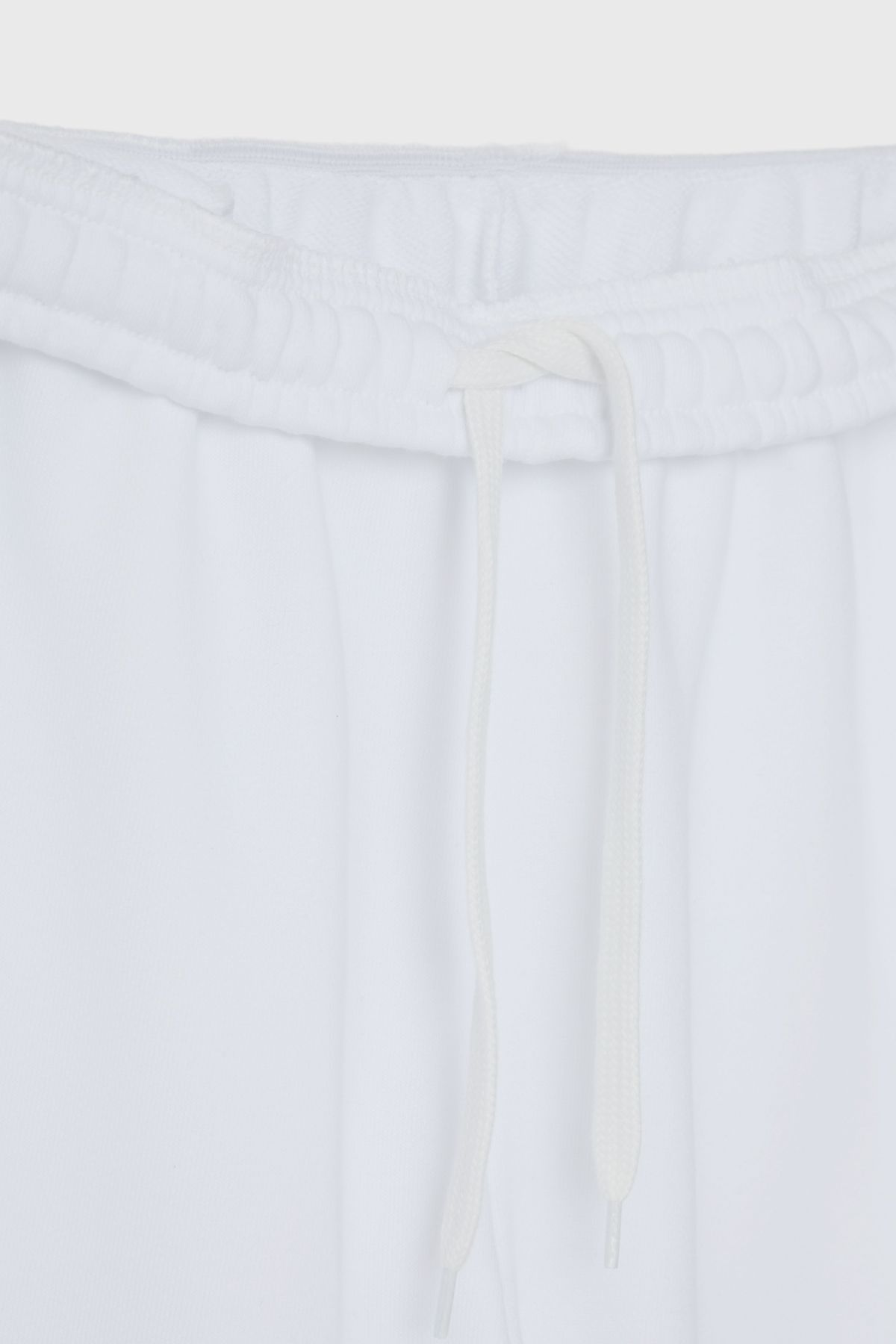 벌스데이수트(BIRTHDAYSUIT) [BDS X TGC] THE GRATEFUL CAMP SWEAT PANTS (WHITE)