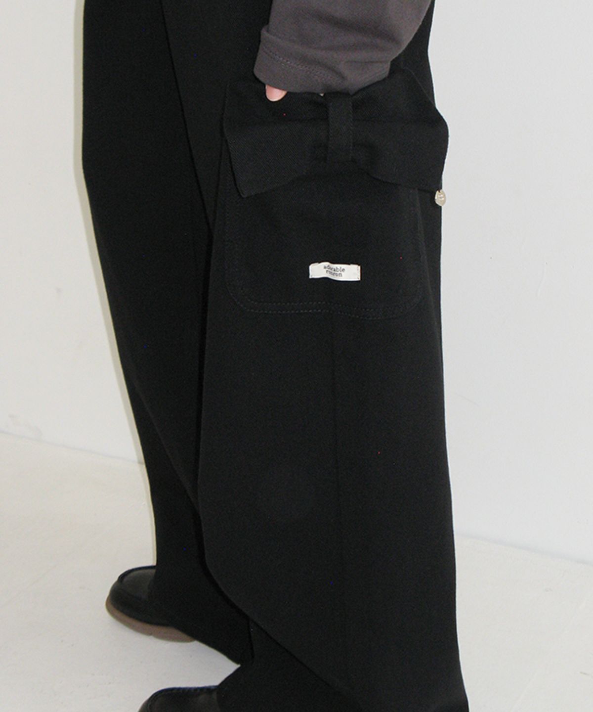 론론(RONRON) RIBBON POCKET CARGO DENIM PANTS BLACK