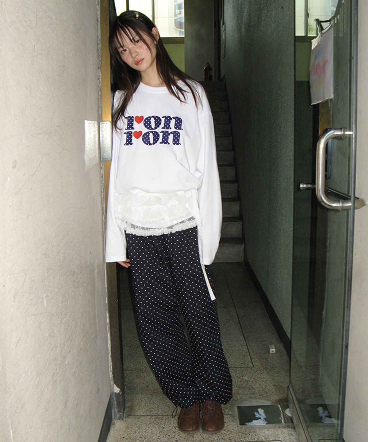 론론(RONRON) BACK HEART POCKET BANDING JOGGER PANTS NAVY DOT