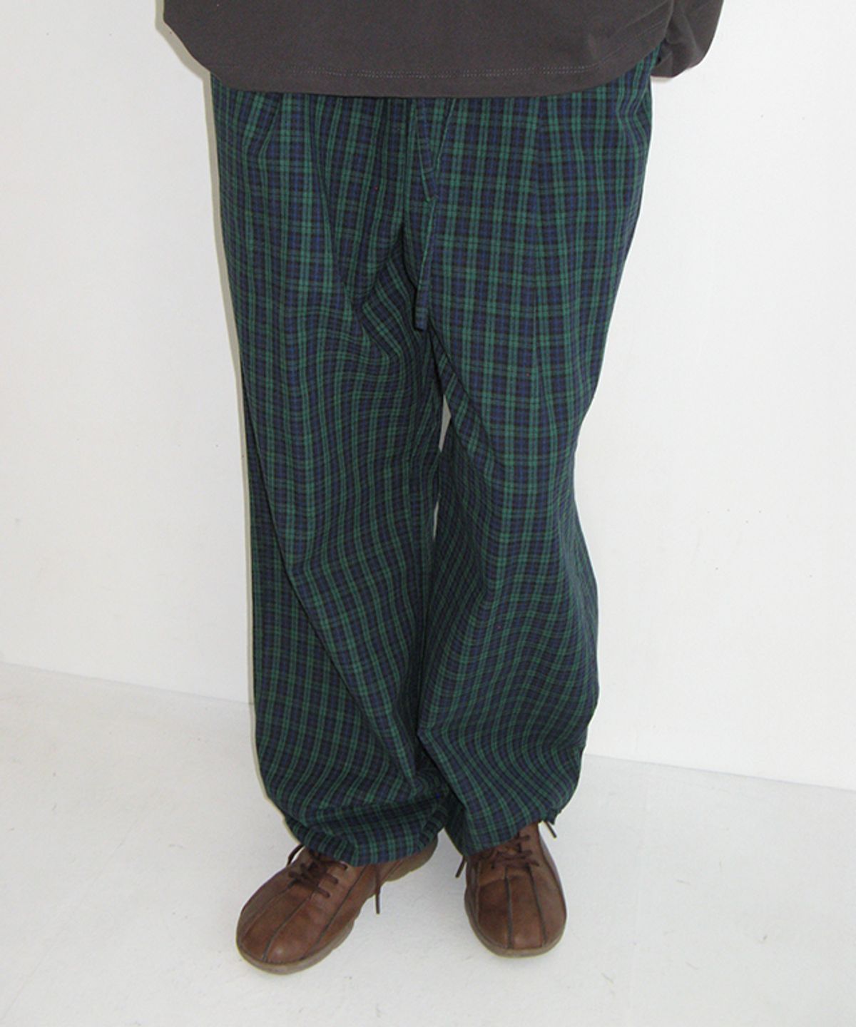 론론(RONRON) BACK HEART POCKET BANDING JOGGER PANTS GREEN CHECK