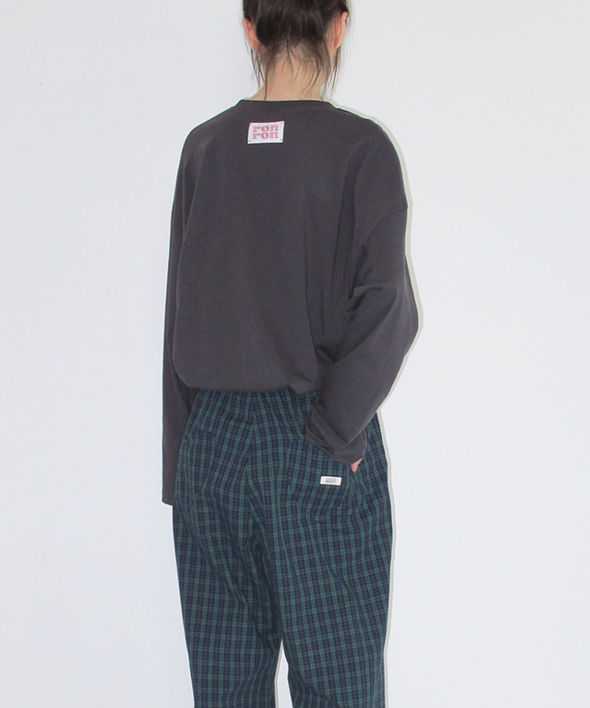론론(RONRON) BACK HEART POCKET BANDING JOGGER PANTS GREEN CHECK