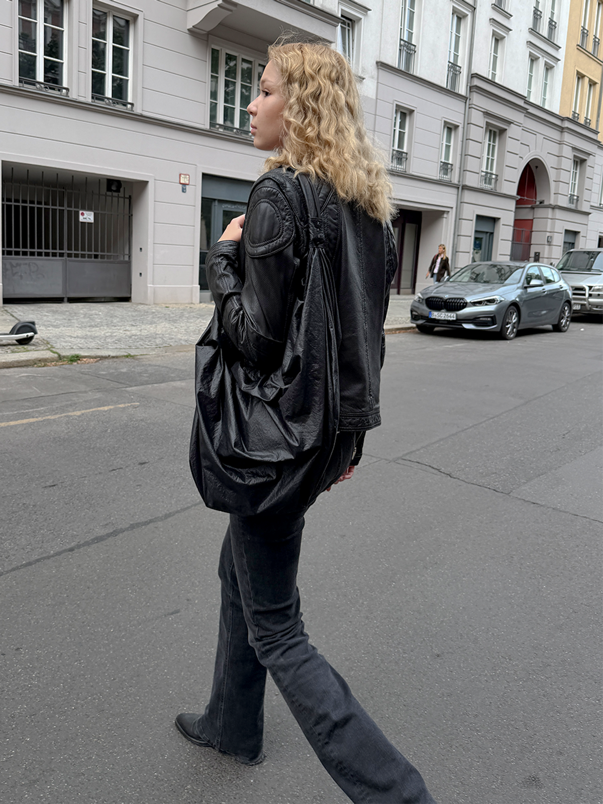 아코크(ACOC) Glossy Mid Tangle Twist Bag_Black