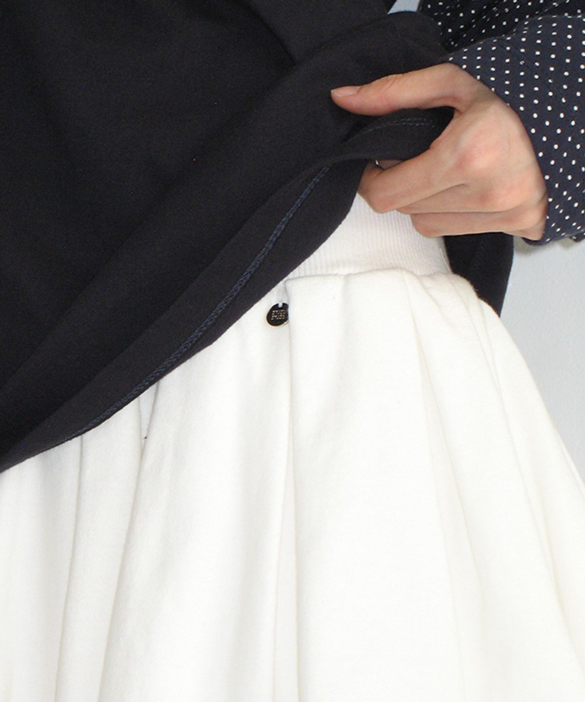론론(RONRON) PEPLUM RUFFLE PANTSKIRT WHITE