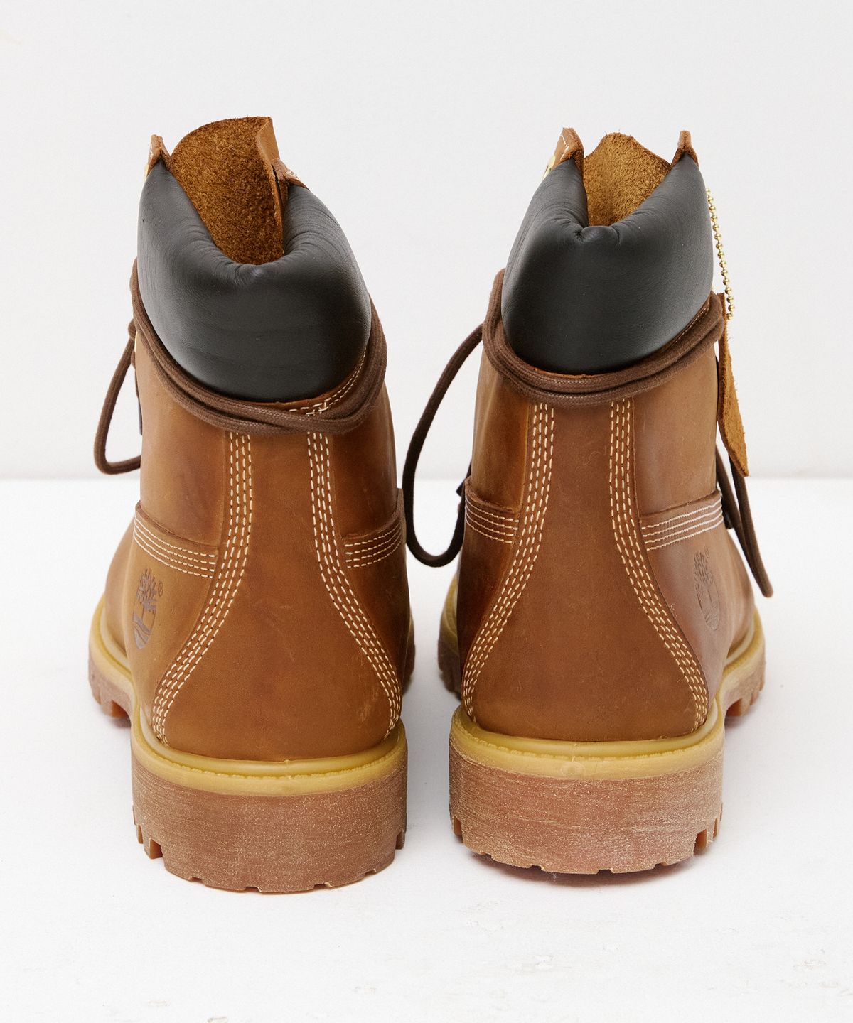 팀버랜드(TIMBERLAND) [Timberland x Hatchingroom] 남성 오일-버니쉬드 6인치 부츠 - 브라운 / HCRTBLSO01_M