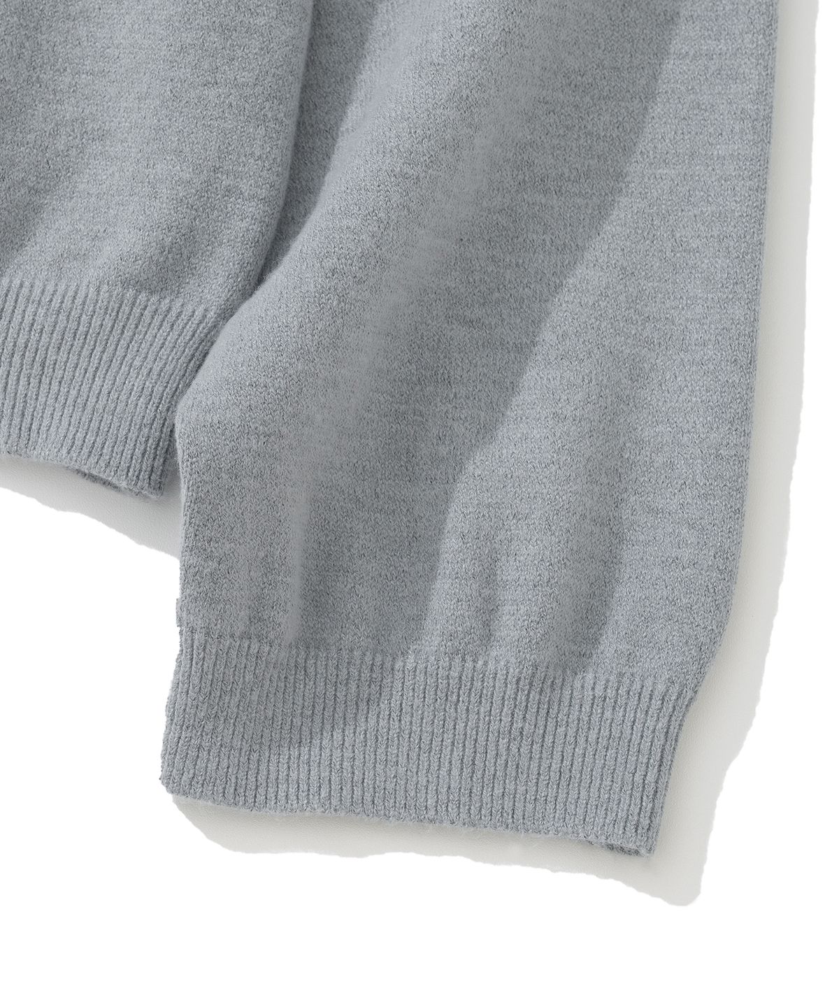 니티드(KNITTED) 베이직 에센셜 크롭 라운드 가디건 MELANGE GREY