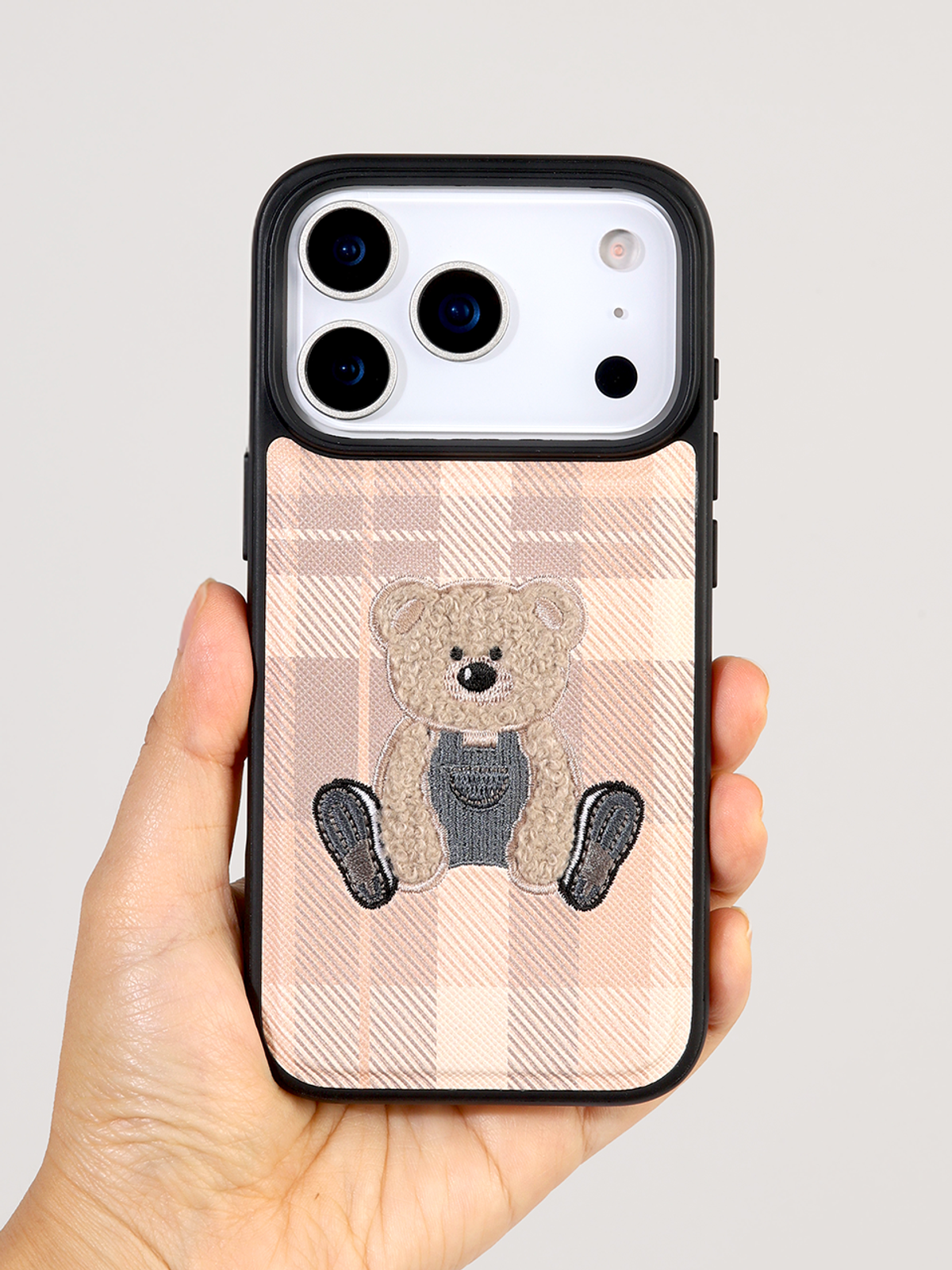 디자인스킨(DESIGNSKIN) 아이폰17 프로 프로맥스 맥세이프 클래식 자수 케이스ver.3-아이보리 베어
