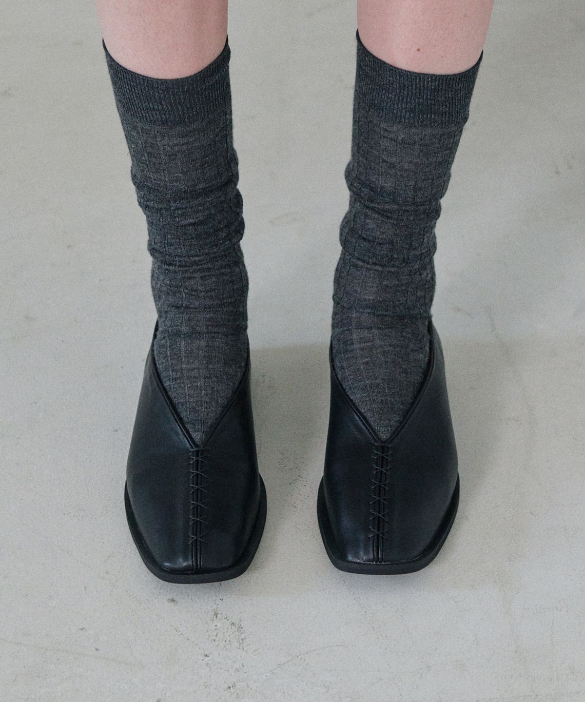 프리플라(FRI FLA) ljh7122 Cross Stitch Flats - 2 Colors