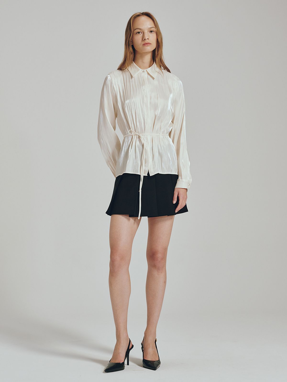누브(NOUVE) 글로시 벨티드 블라우스 - 크림 / Glossy Belted Blouse - Cream