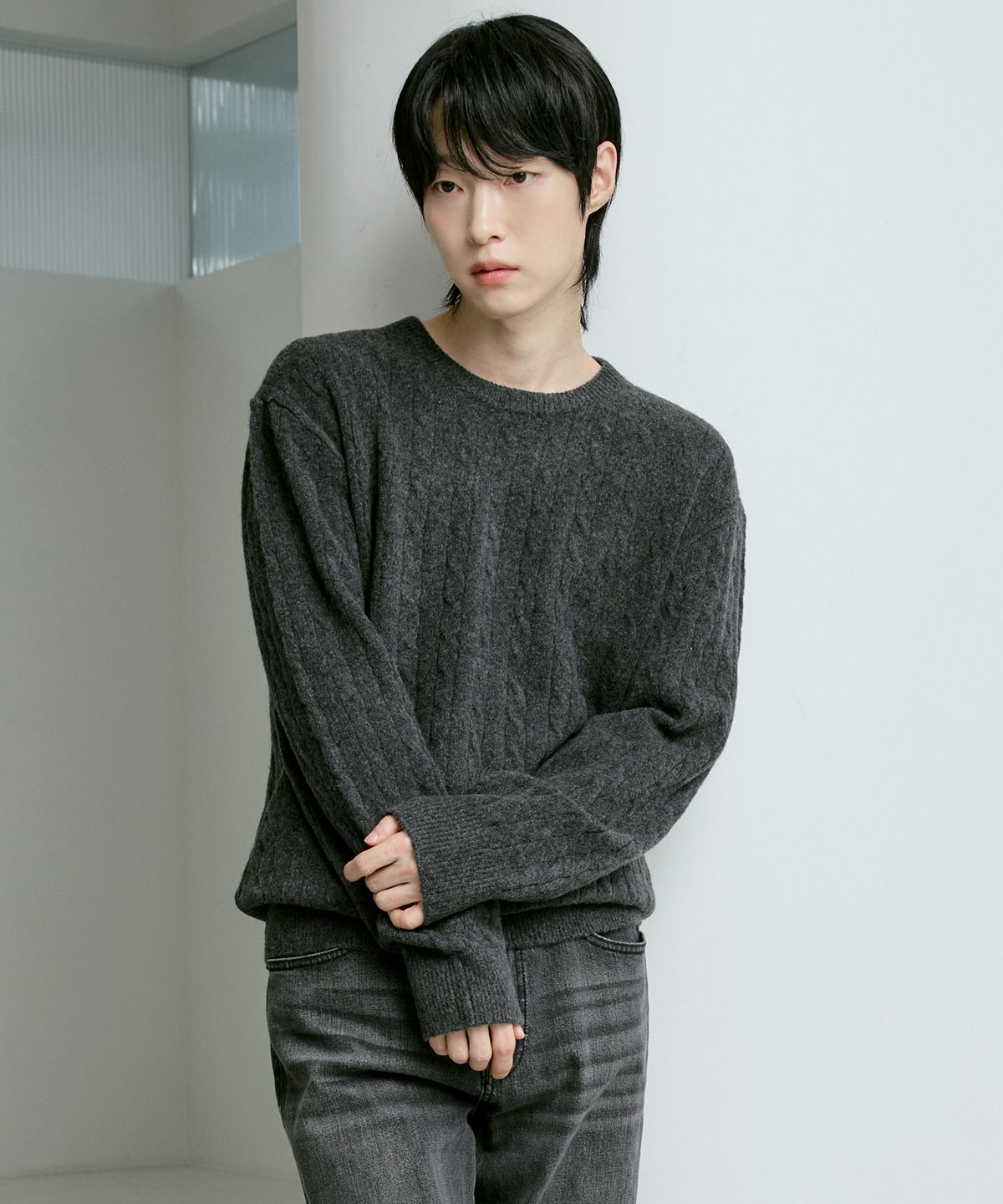 210에디트(210EDIT) 포실니트 케이블 라운드 니트 [차콜]_ZF4SW094