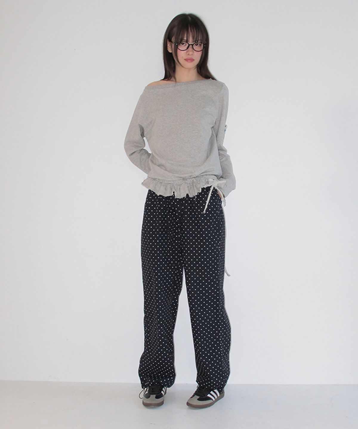 론론(RONRON) OFF SHOULDER SHIRRING LONG SLEEVE GREY
