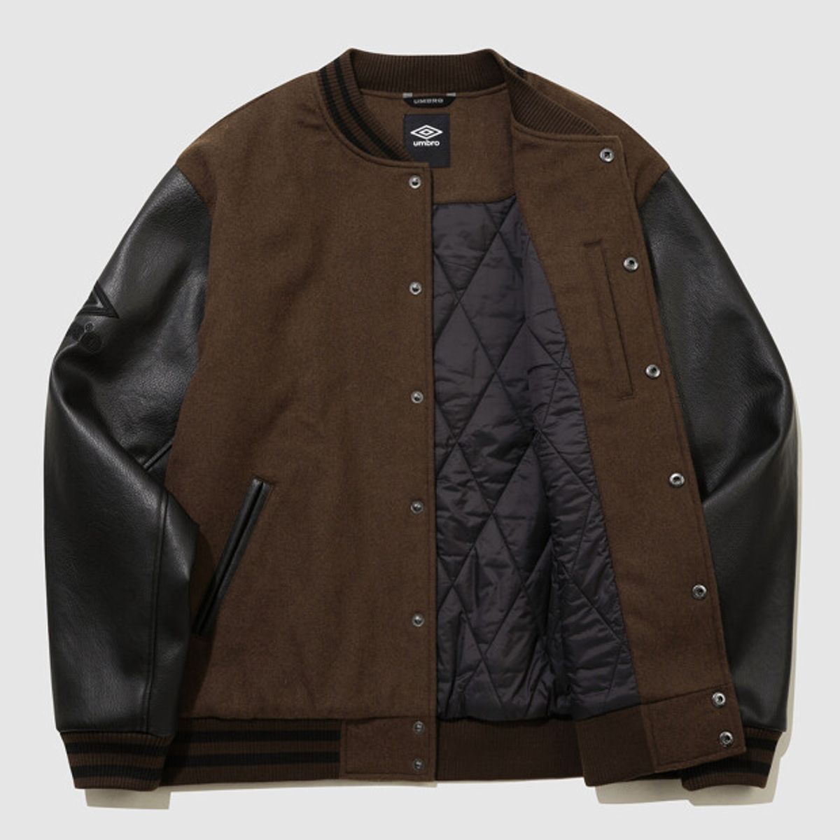 엄브로(UMBRO) HBL 로얄 컬리지 프리미엄 바시티 자켓 브라운(UQ321CPJ98)
