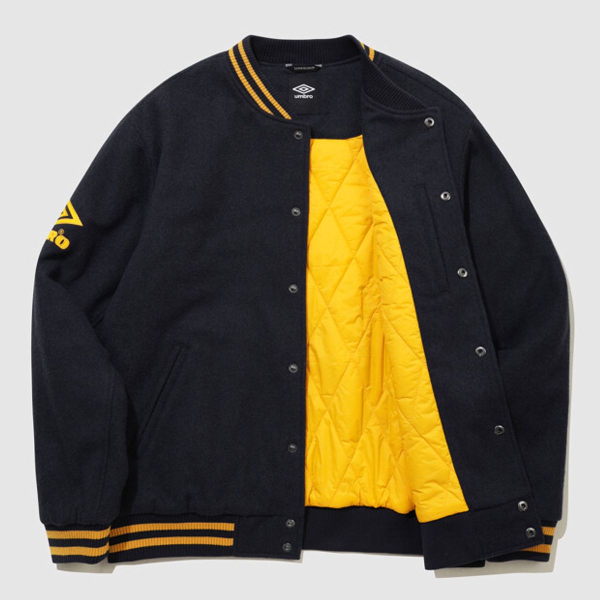 엄브로(UMBRO) HBL 로얄 컬리지 프리미엄 바시티 자켓 네이비(UQ321CPJ98)