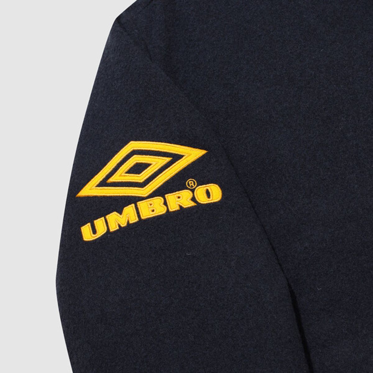 엄브로(UMBRO) HBL 로얄 컬리지 프리미엄 바시티 자켓 네이비(UQ321CPJ98)