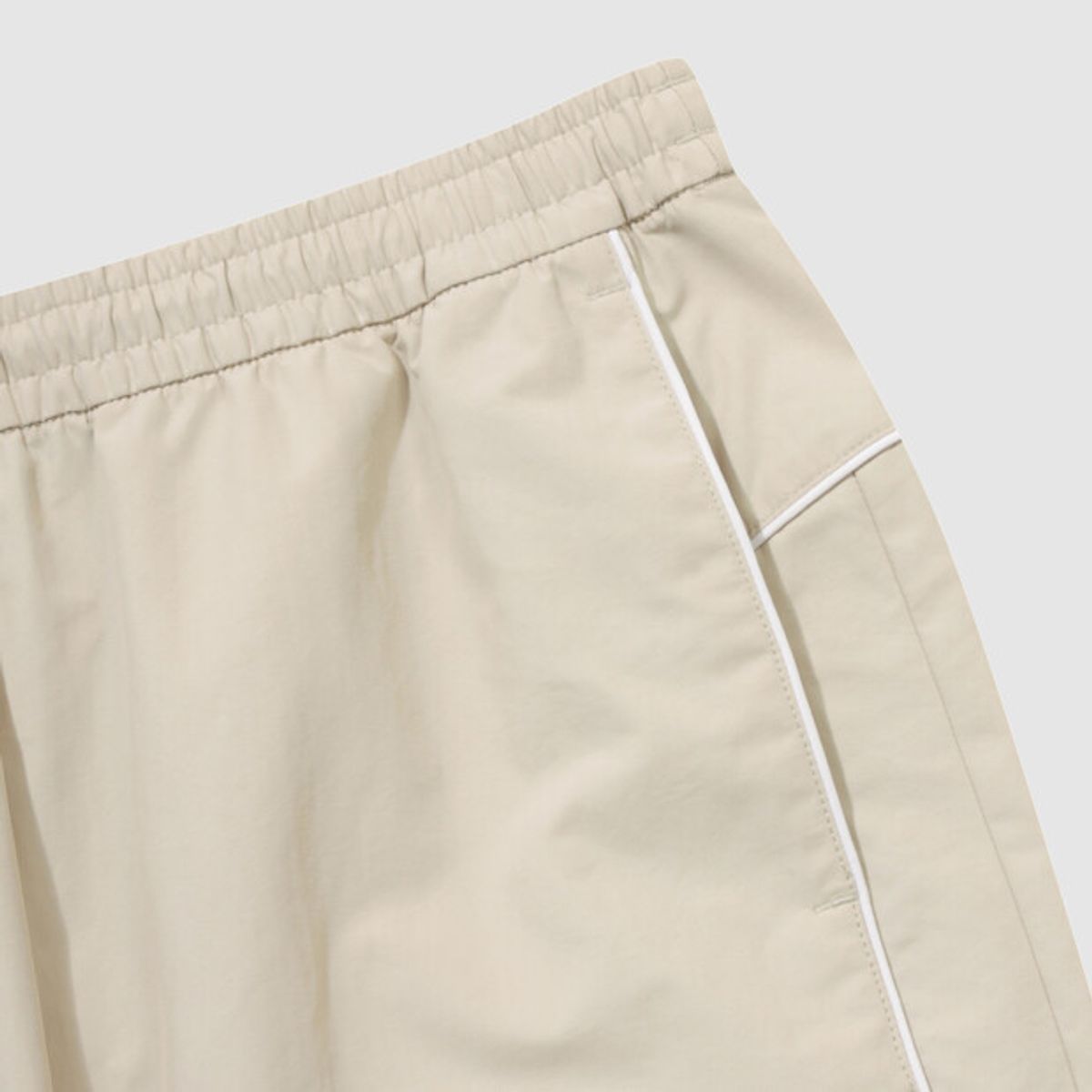 엄브로(UMBRO) HBL 엔지니어드 크루 우븐 조거 팬츠 베이지(UQ323CPT97)