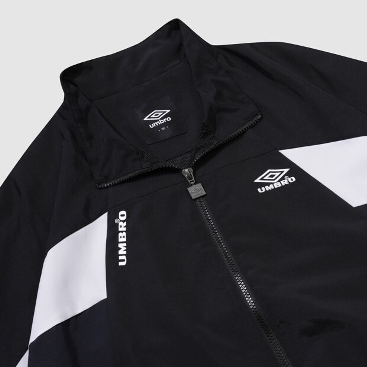 엄브로(UMBRO) HBL OG 헤리티지 스탠넥 바람막이 자켓 블랙(UQ321CJK97)