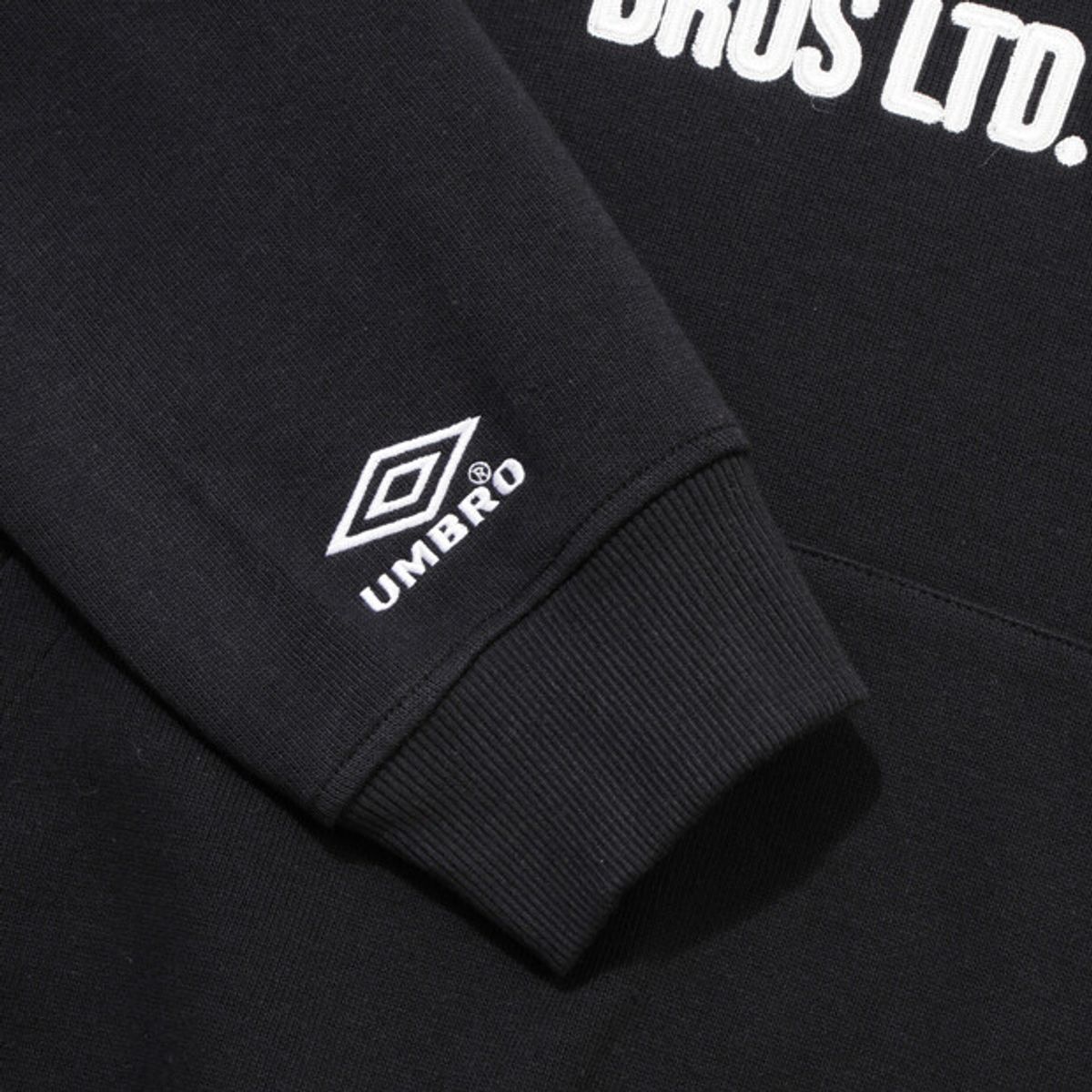 엄브로(UMBRO) HBL 로얄 컬리지 레터링 후드 티셔츠 블랙(UQ321CHD99)