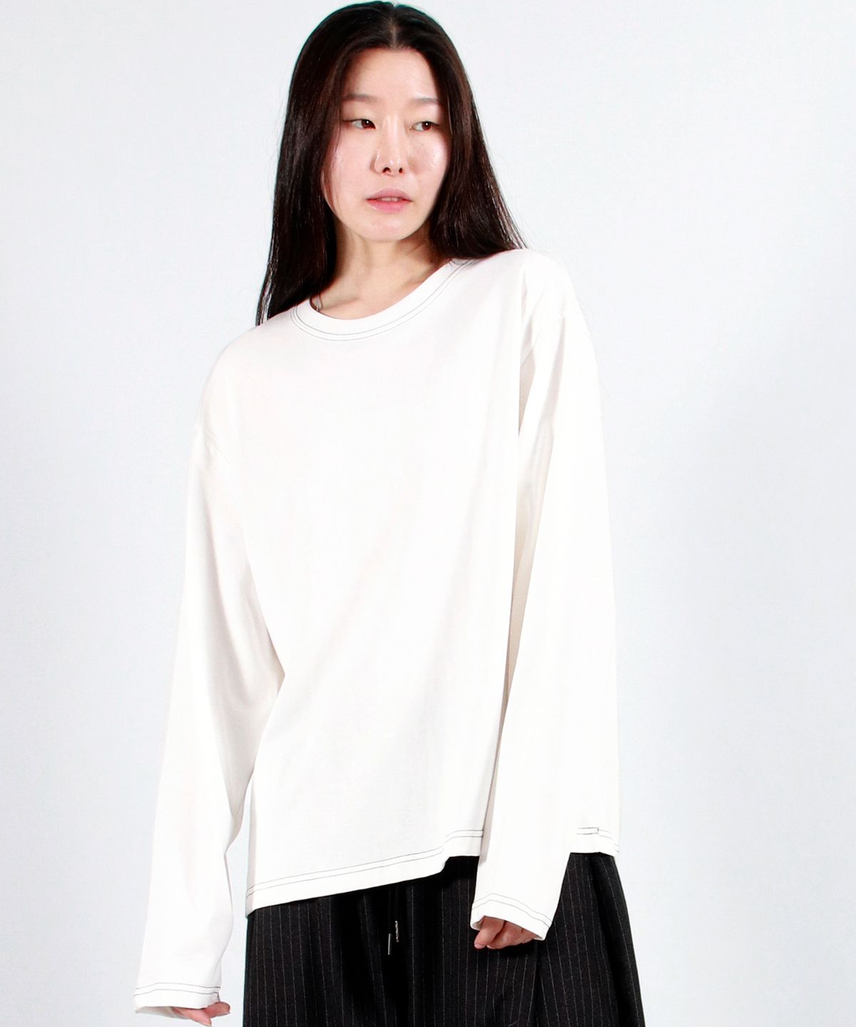 드마크(DEMARC) OUTSTITCH LOOSE FIT LONG SLEEVE TEE - White