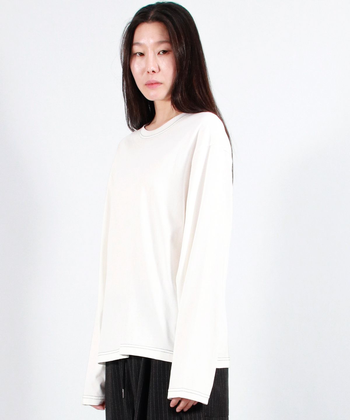 드마크(DEMARC) OUTSTITCH LOOSE FIT LONG SLEEVE TEE - White