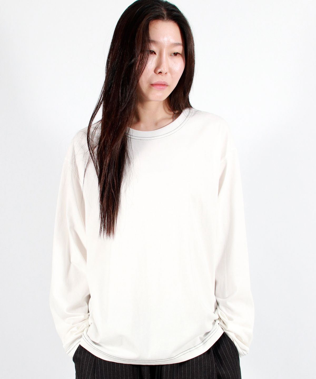 드마크(DEMARC) OUTSTITCH LOOSE FIT LONG SLEEVE TEE - White