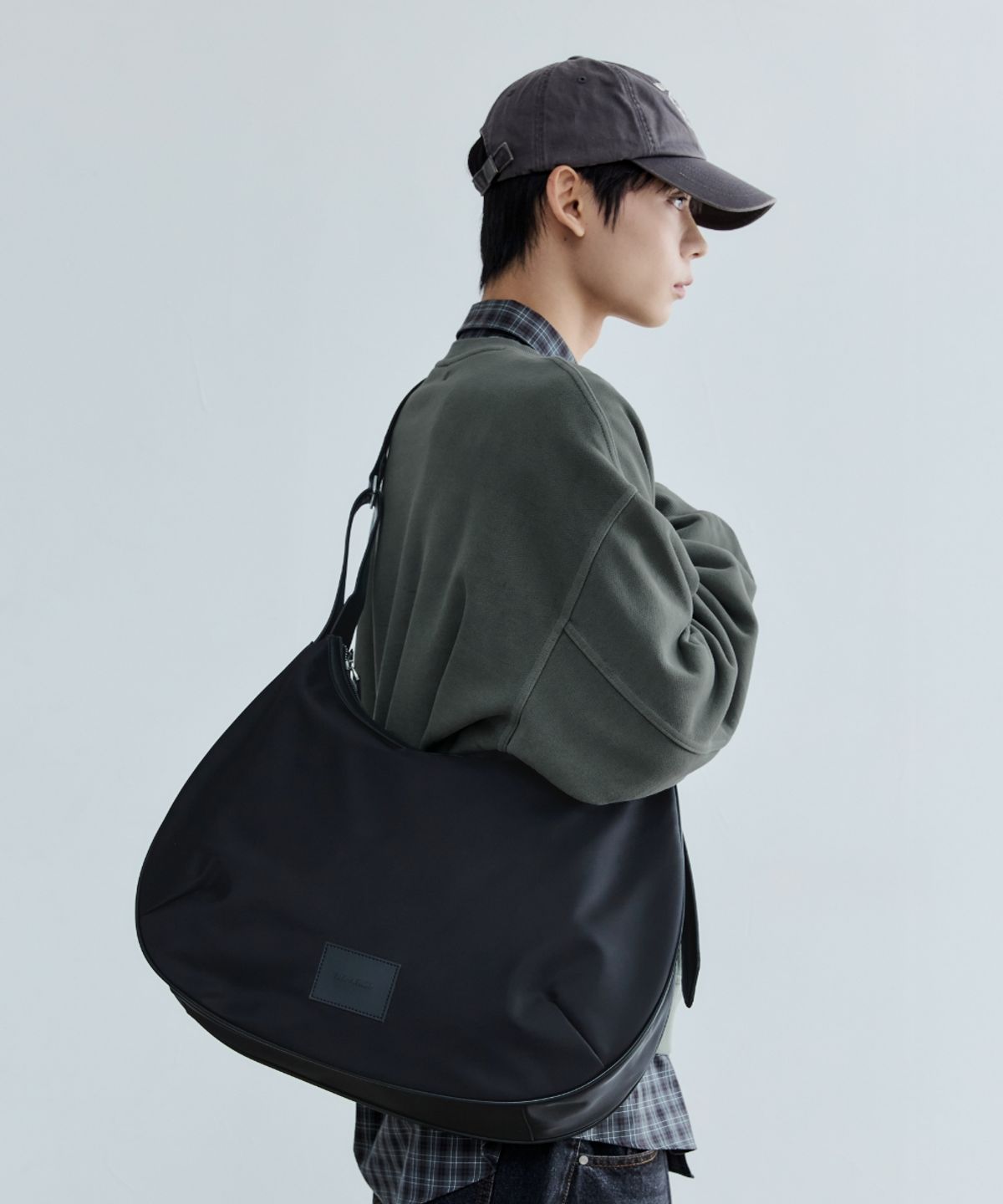 메종미네드(MAISON MINED) BIG SIDE STRAP HOBO BAG BLACK
