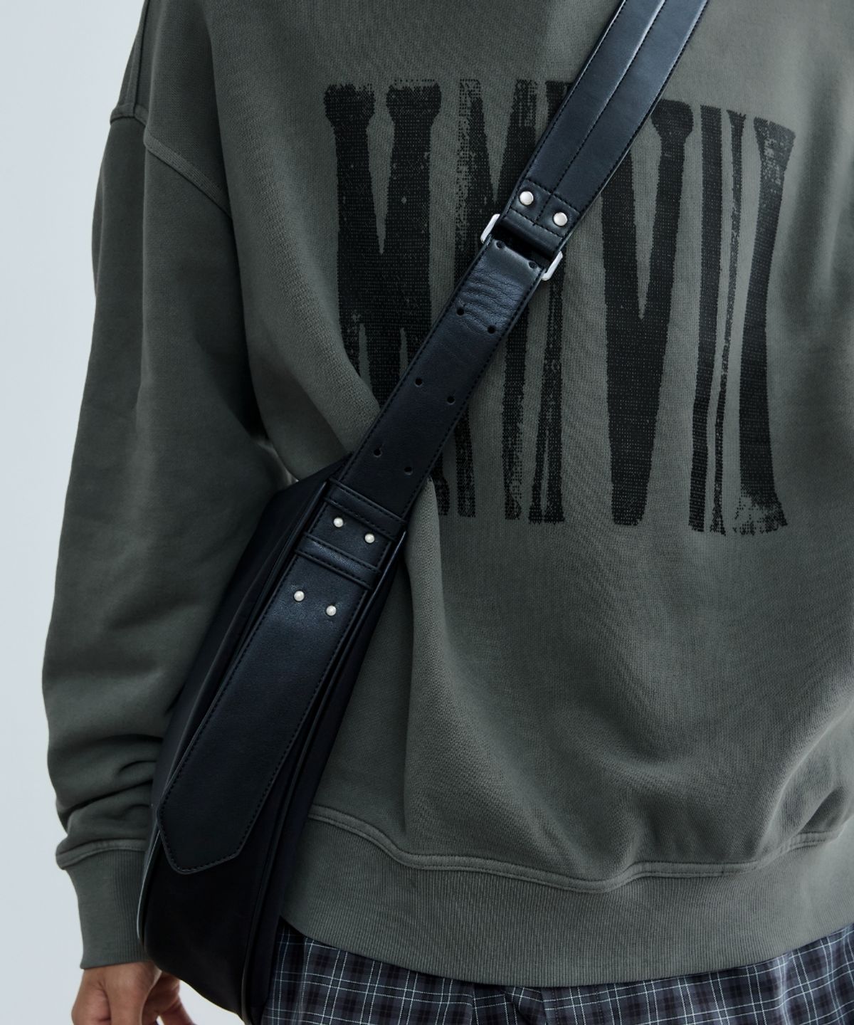 메종미네드(MAISON MINED) BIG SIDE STRAP HOBO BAG BLACK