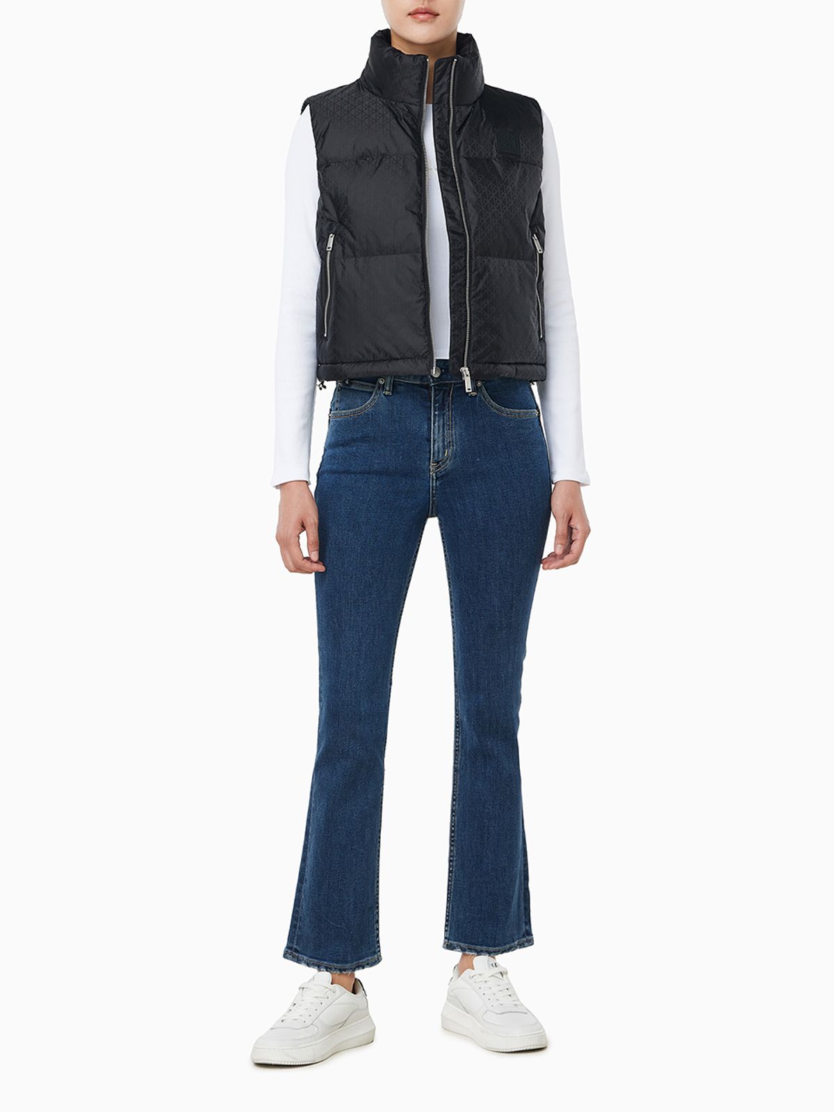 캘빈클라인 진(CALVIN KLEIN JEANS) 여성 AOP 로고 자카드 푸퍼 베스트 44D538G UB1