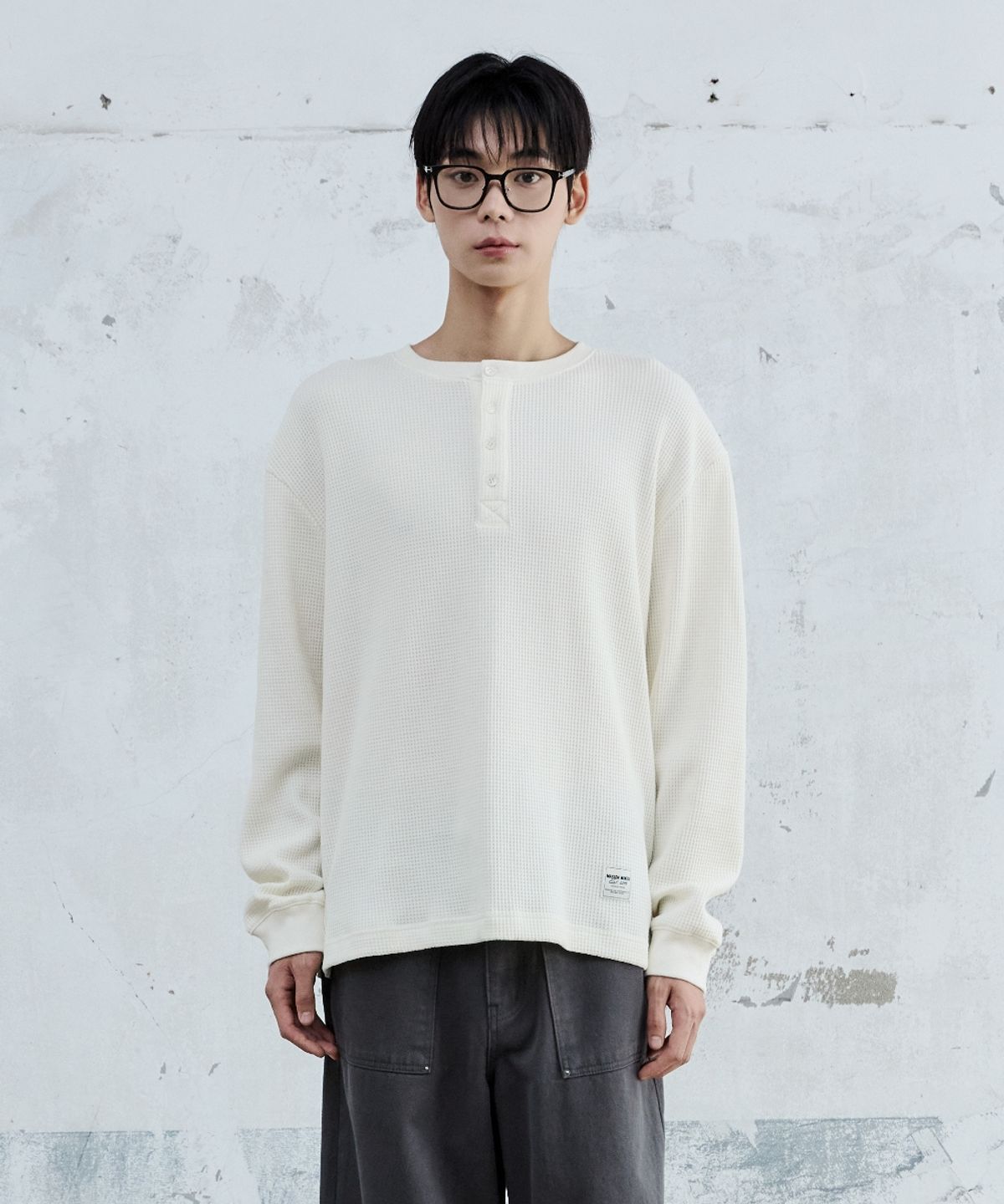 메종미네드(MAISON MINED) BASIC WAFFLE HENLEY NECK CREAM