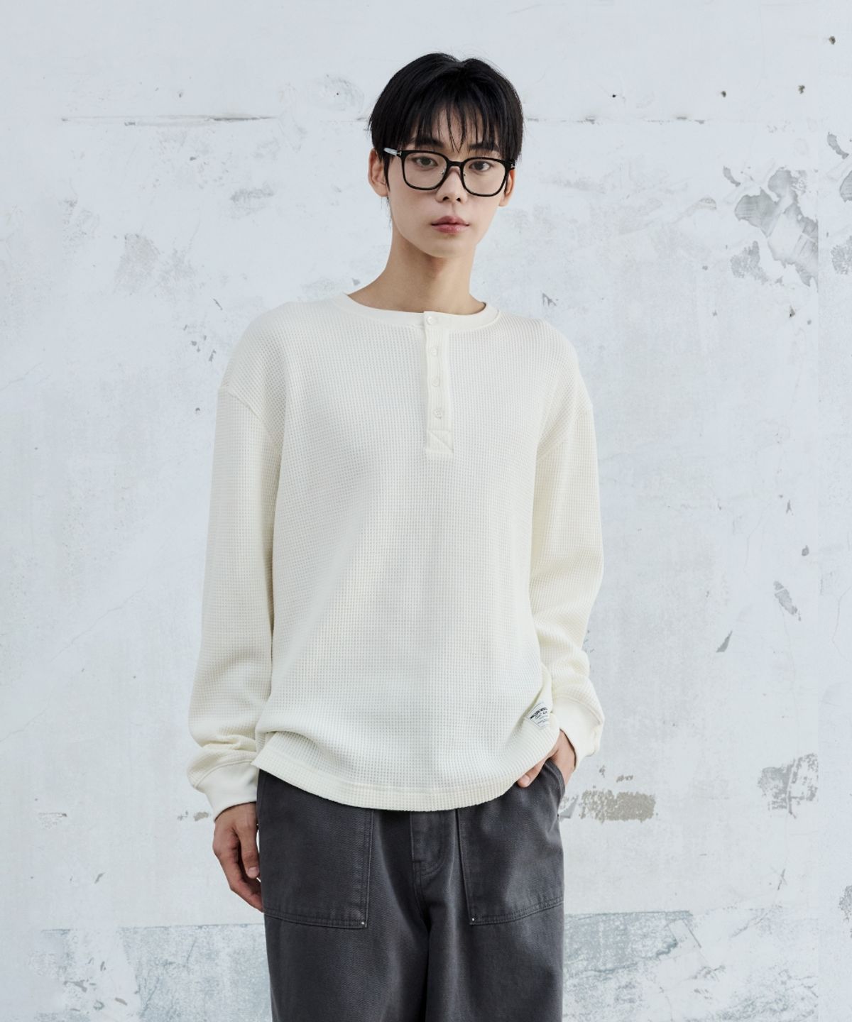 메종미네드(MAISON MINED) BASIC WAFFLE HENLEY NECK CREAM