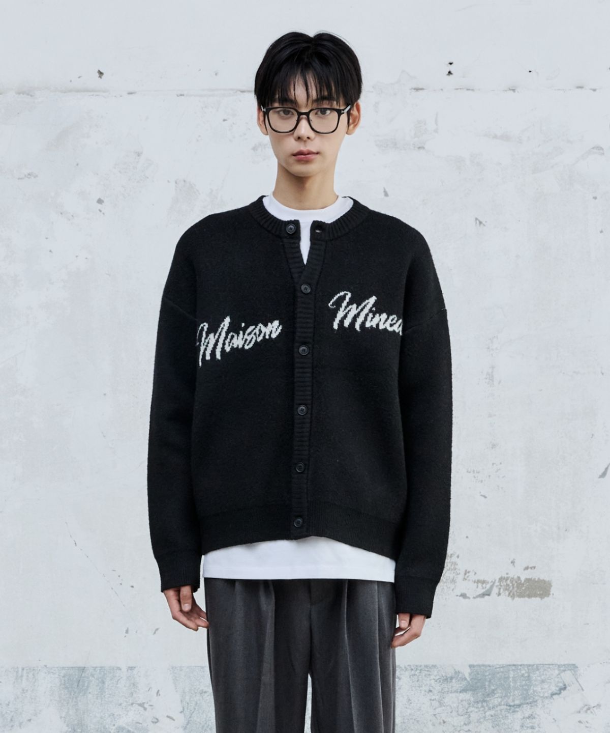 메종미네드(MAISON MINED) SCRIPT TYPE ROUND NECK CARDIGAN BLACK
