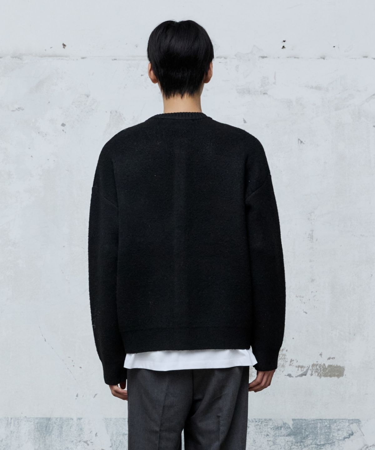 메종미네드(MAISON MINED) SCRIPT TYPE ROUND NECK CARDIGAN BLACK