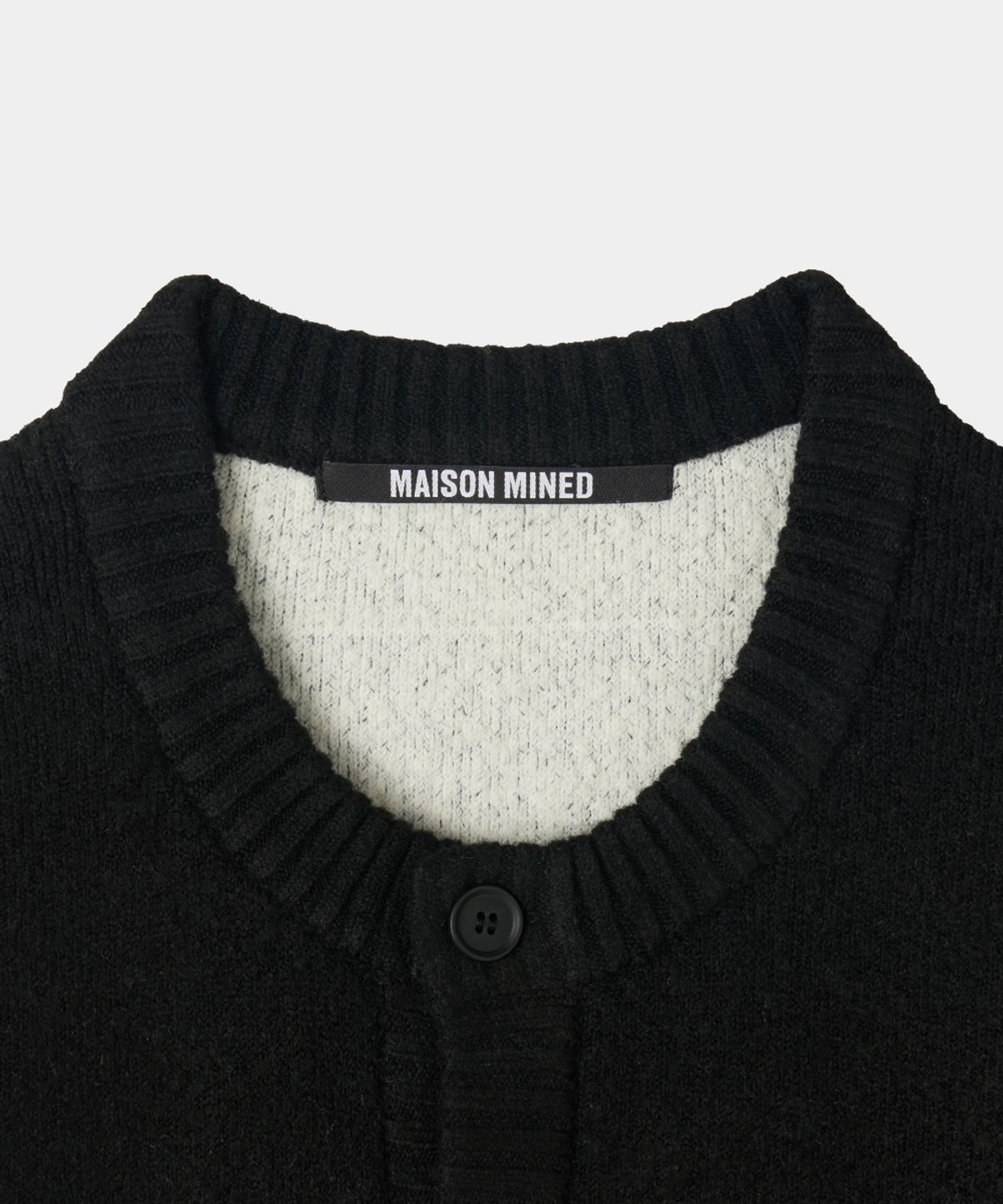 메종미네드(MAISON MINED) SCRIPT TYPE ROUND NECK CARDIGAN BLACK