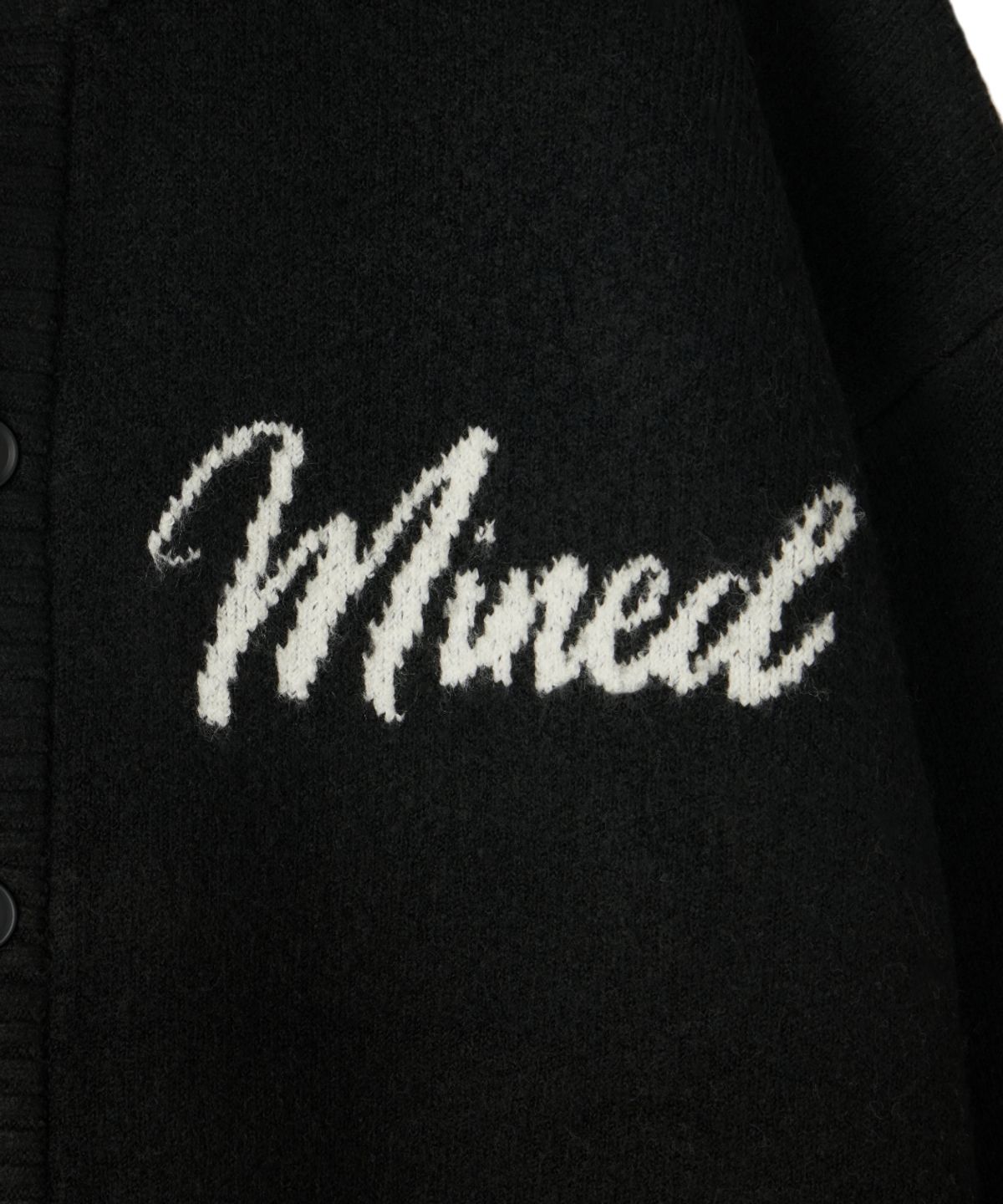 메종미네드(MAISON MINED) SCRIPT TYPE ROUND NECK CARDIGAN BLACK