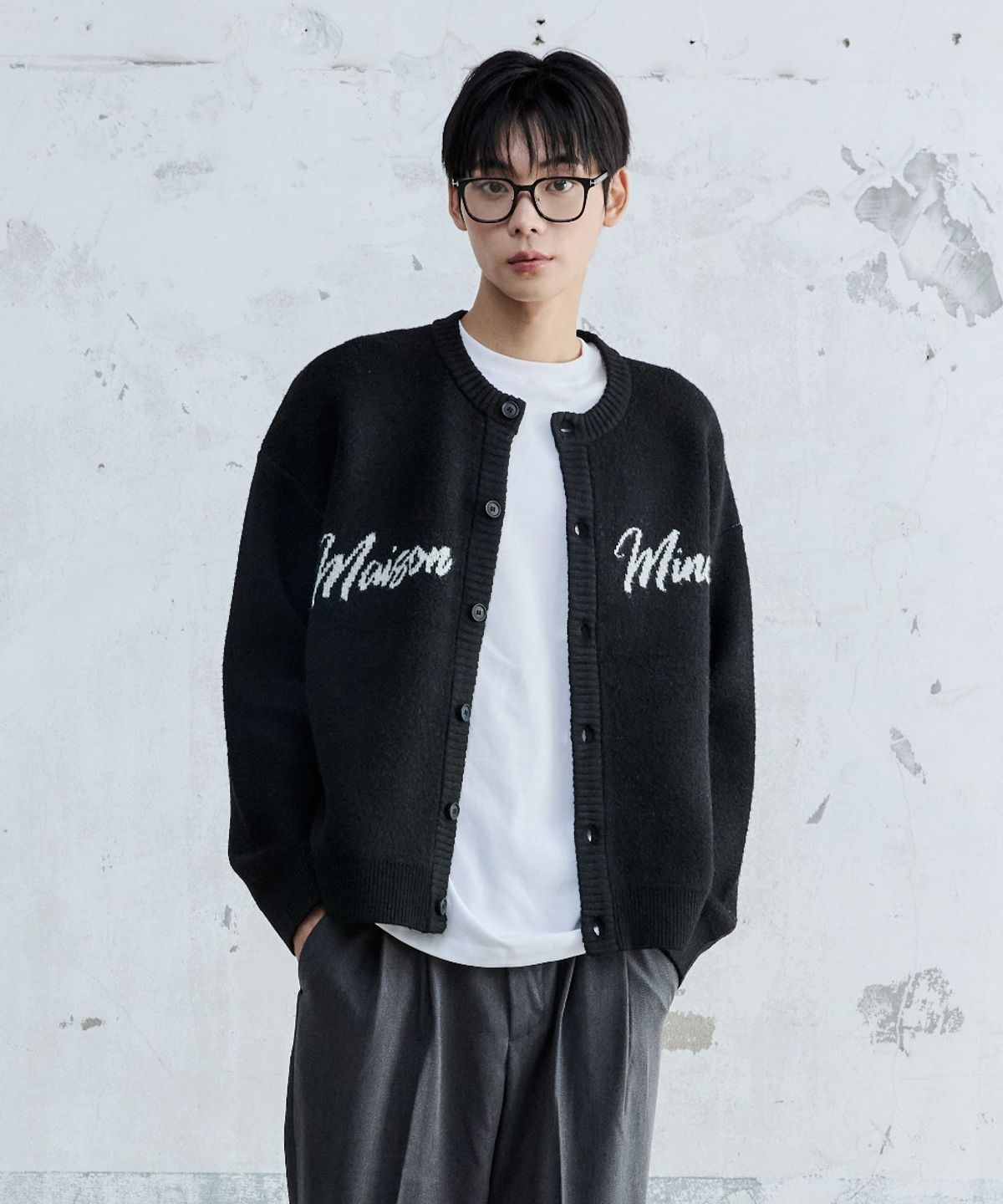 메종미네드(MAISON MINED) SCRIPT TYPE ROUND NECK CARDIGAN BLACK