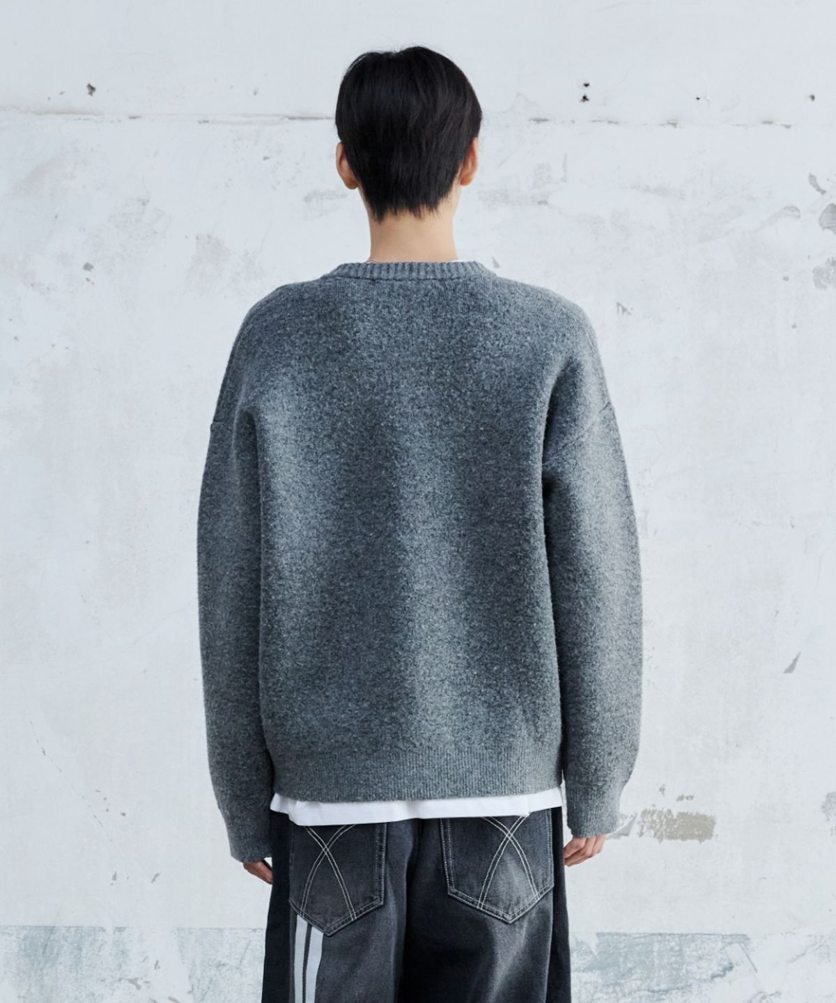 메종미네드(MAISON MINED) SCRIPT TYPE ROUND NECK CARDIGAN MELANGE GRAY