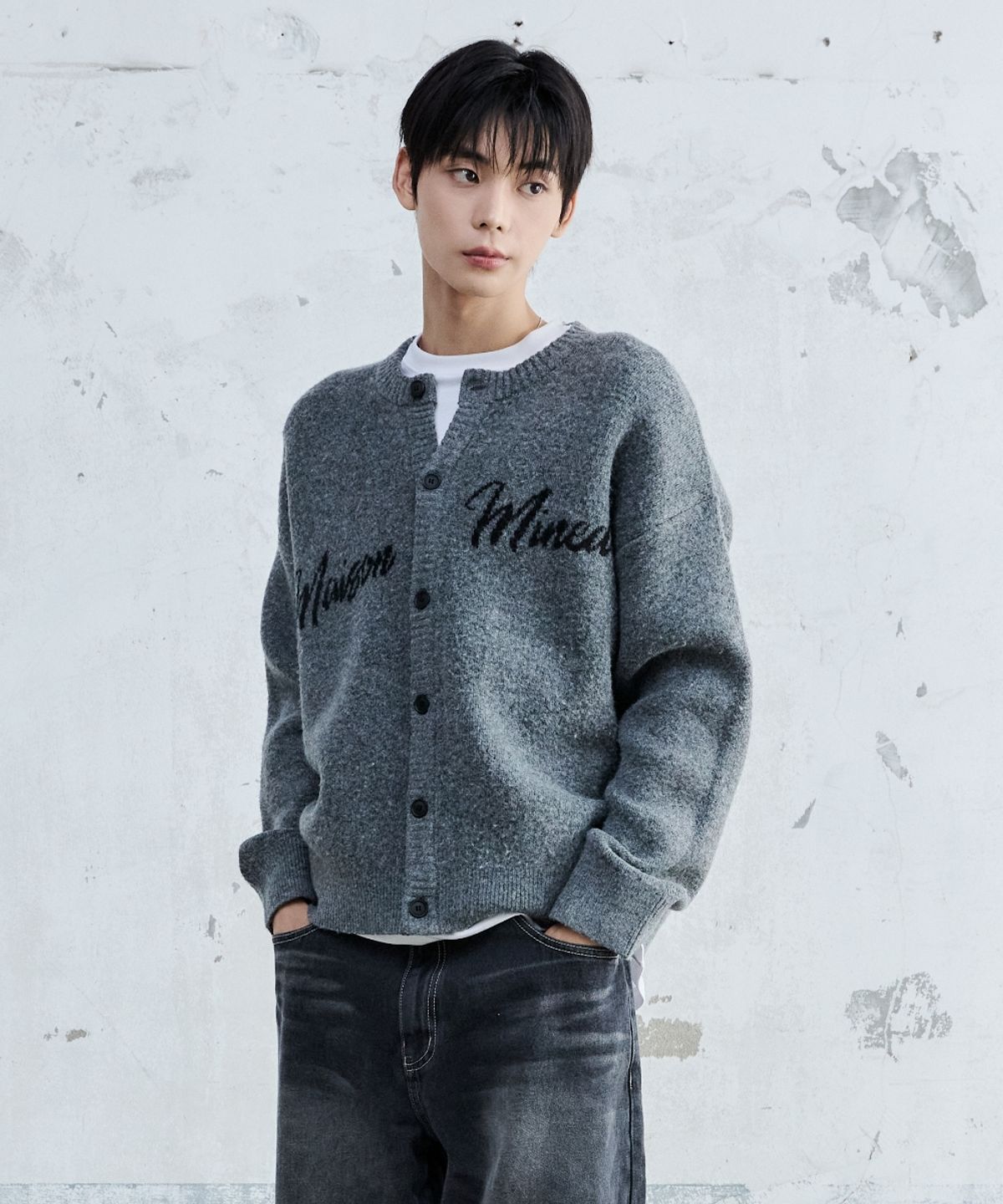 메종미네드(MAISON MINED) SCRIPT TYPE ROUND NECK CARDIGAN MELANGE GRAY