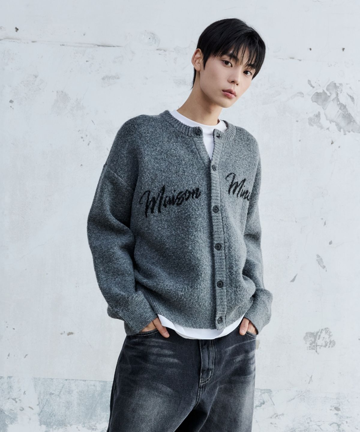 메종미네드(MAISON MINED) SCRIPT TYPE ROUND NECK CARDIGAN MELANGE GRAY