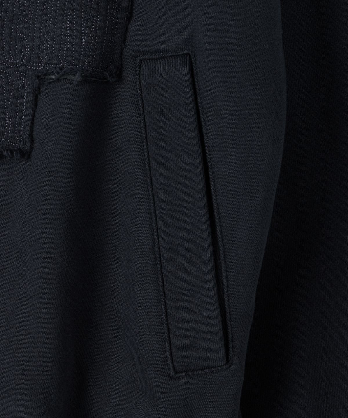 메종미네드(MAISON MINED) DOODLE HEART APPLIQUE HOOD ZIP UP NAVY
