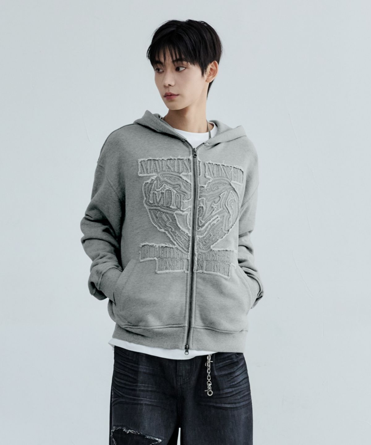 메종미네드(MAISON MINED) DOODLE HEART APPLIQUE HOOD ZIP UP MELANGE GRAY