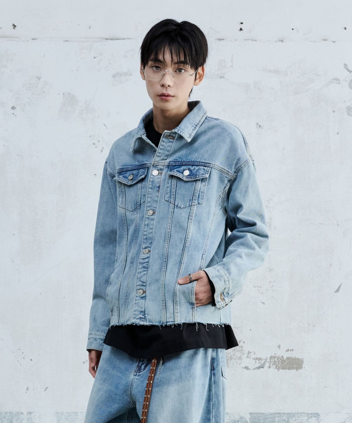 메종미네드(MAISON MINED) CUT OUT DENIM TRUCKER JACKET LIGHT BLUE