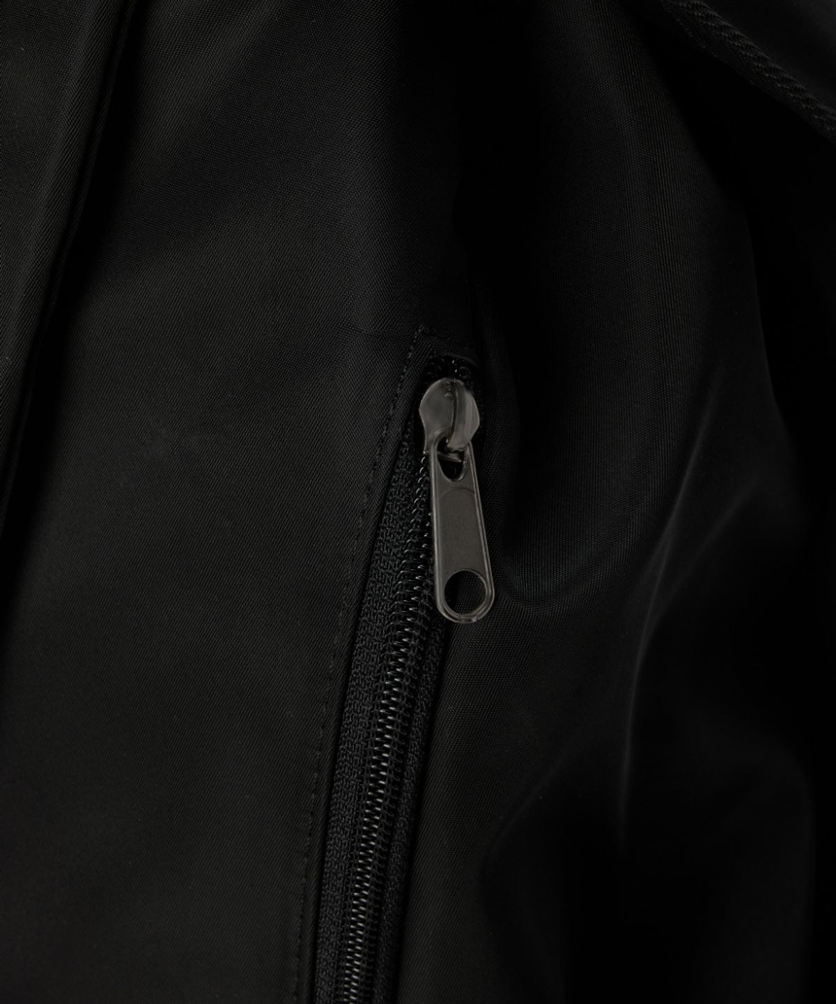 메종미네드(MAISON MINED) EYELET THREE-POCKET BUCKLE BACKPACK BLACK