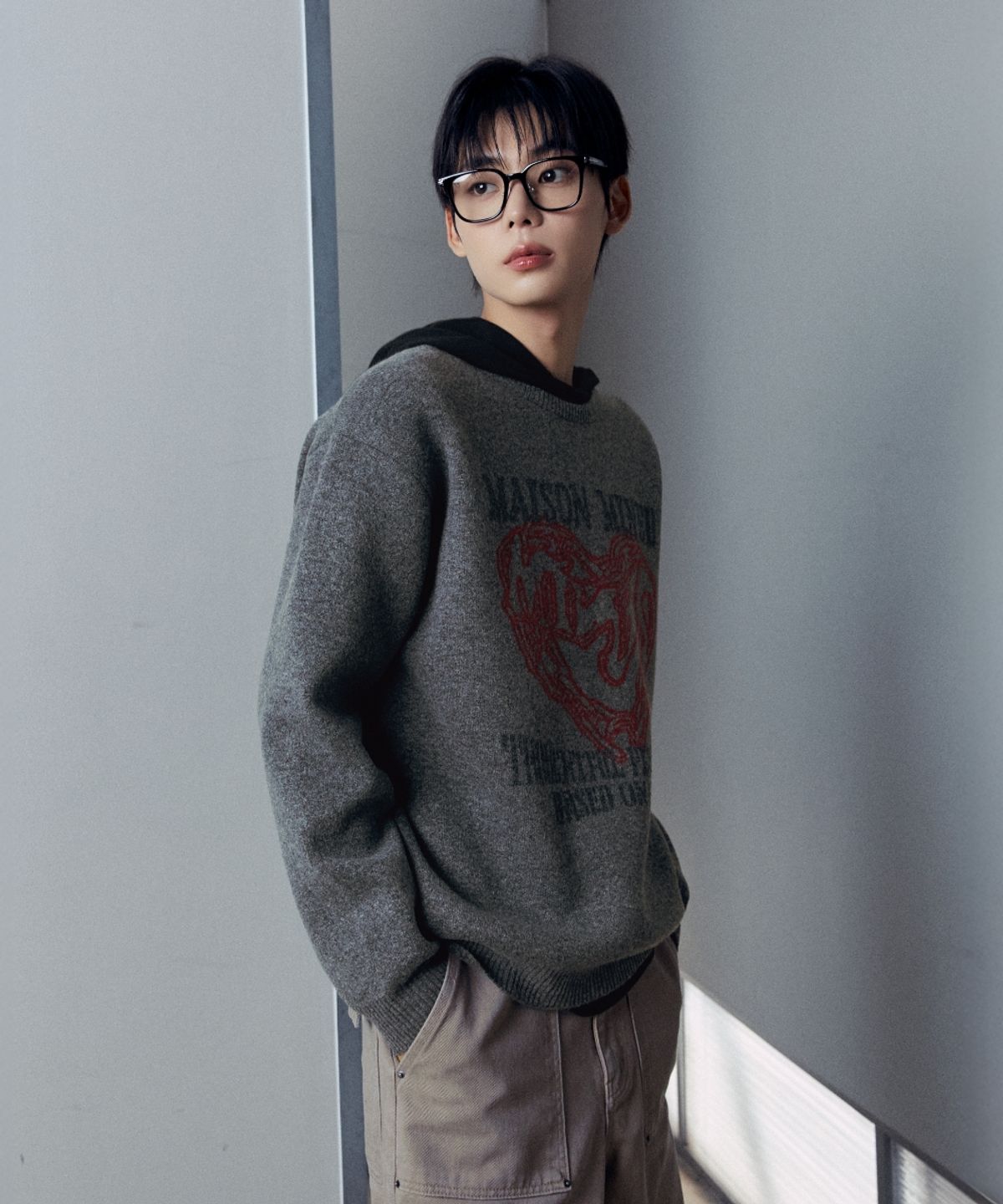 메종미네드(MAISON MINED) DOODLE HEART KNIT CHARCOAL
