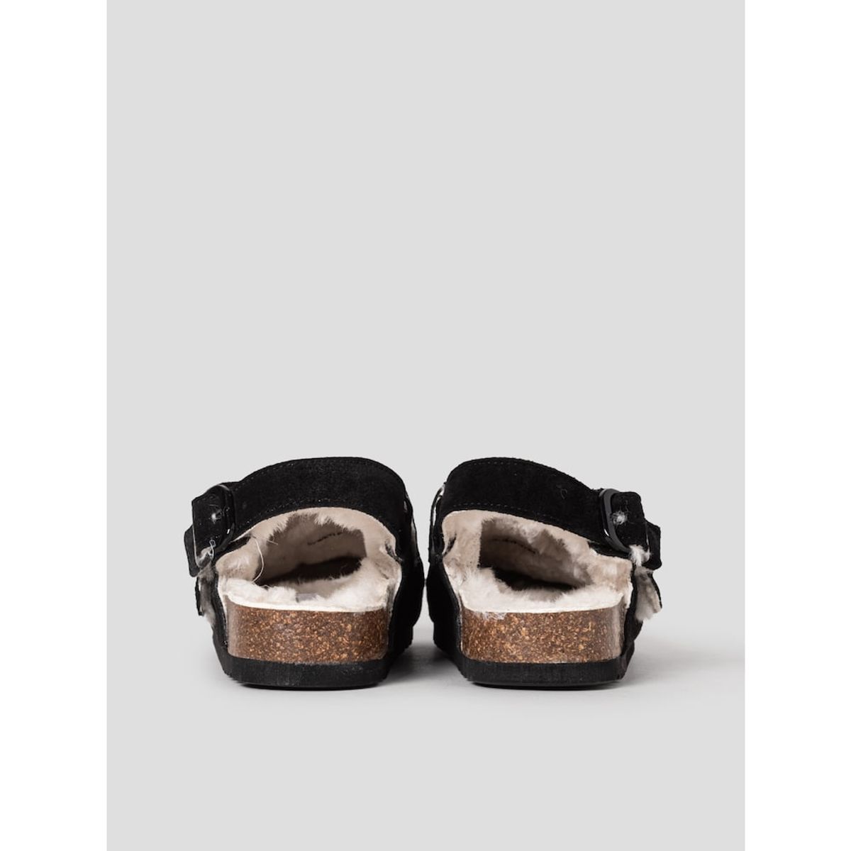 숄(SCHOLL) (WOMEN) 스웨이드 퍼 크로그 샌들  블랙 (HH59K2C765)