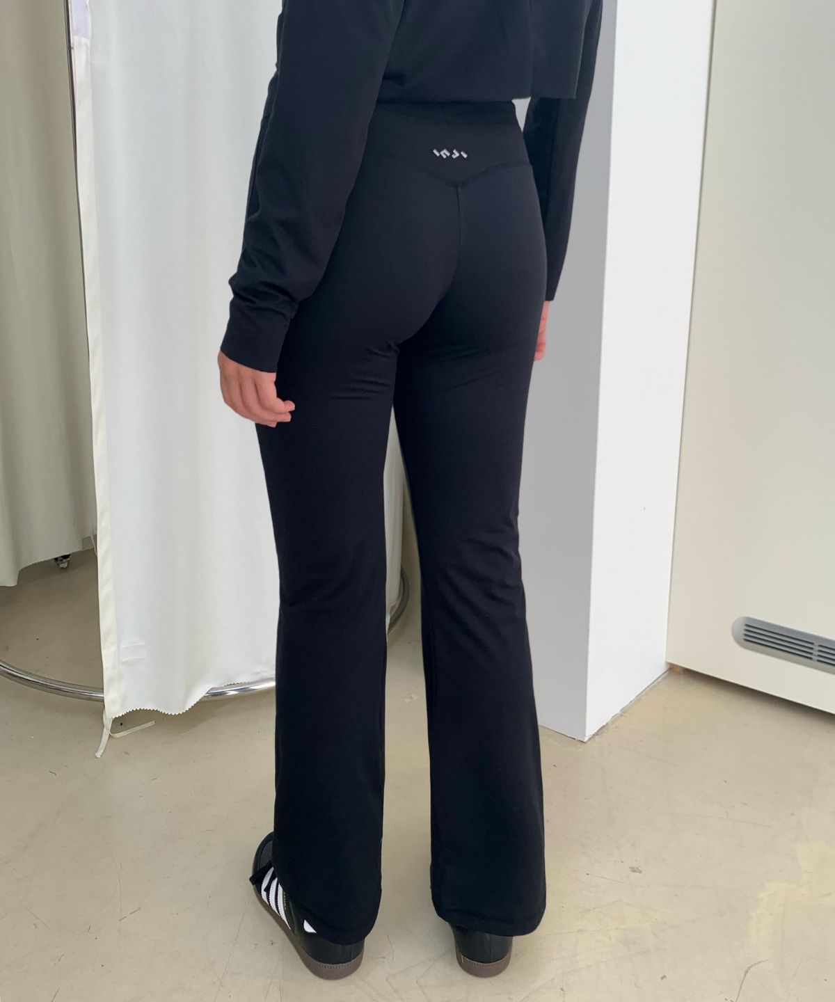 인지액티브(INJIACTIVE) Butter Drawstring Pants 블랙