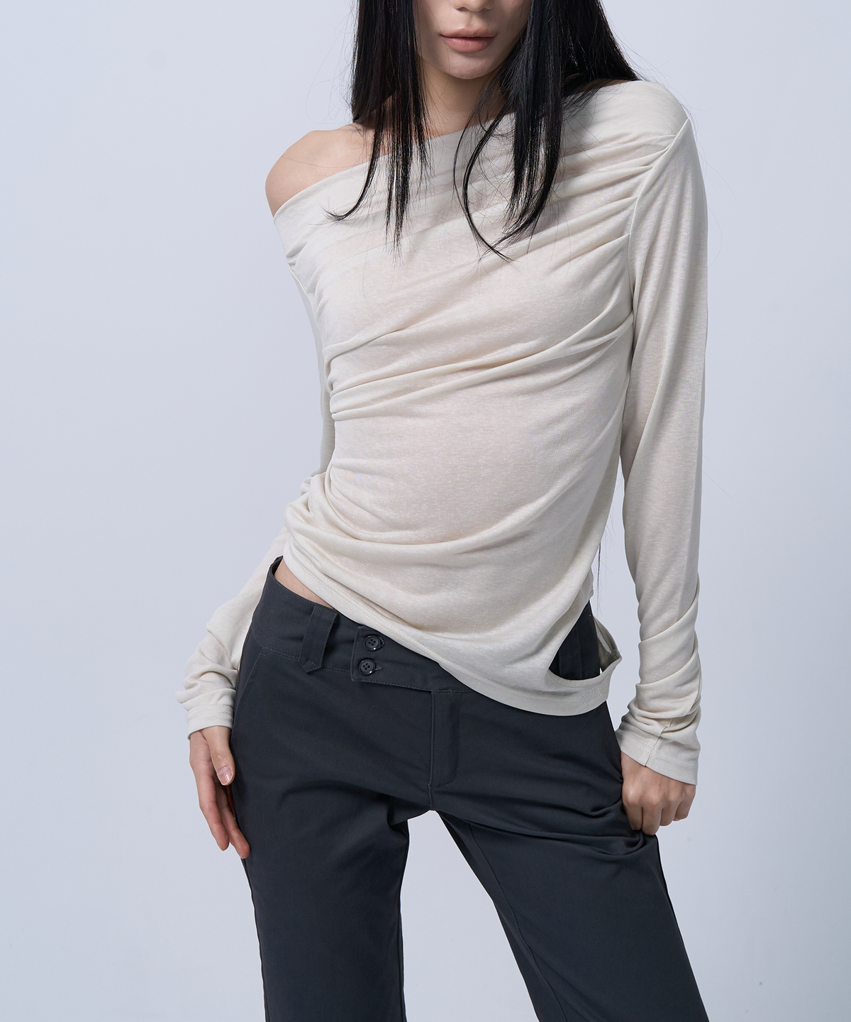 지제뮤지엄(ZIZEMUSEUM) LOW-RISE TWO BUTTON BOOTS CUT PANTS (CHARCOAL)
