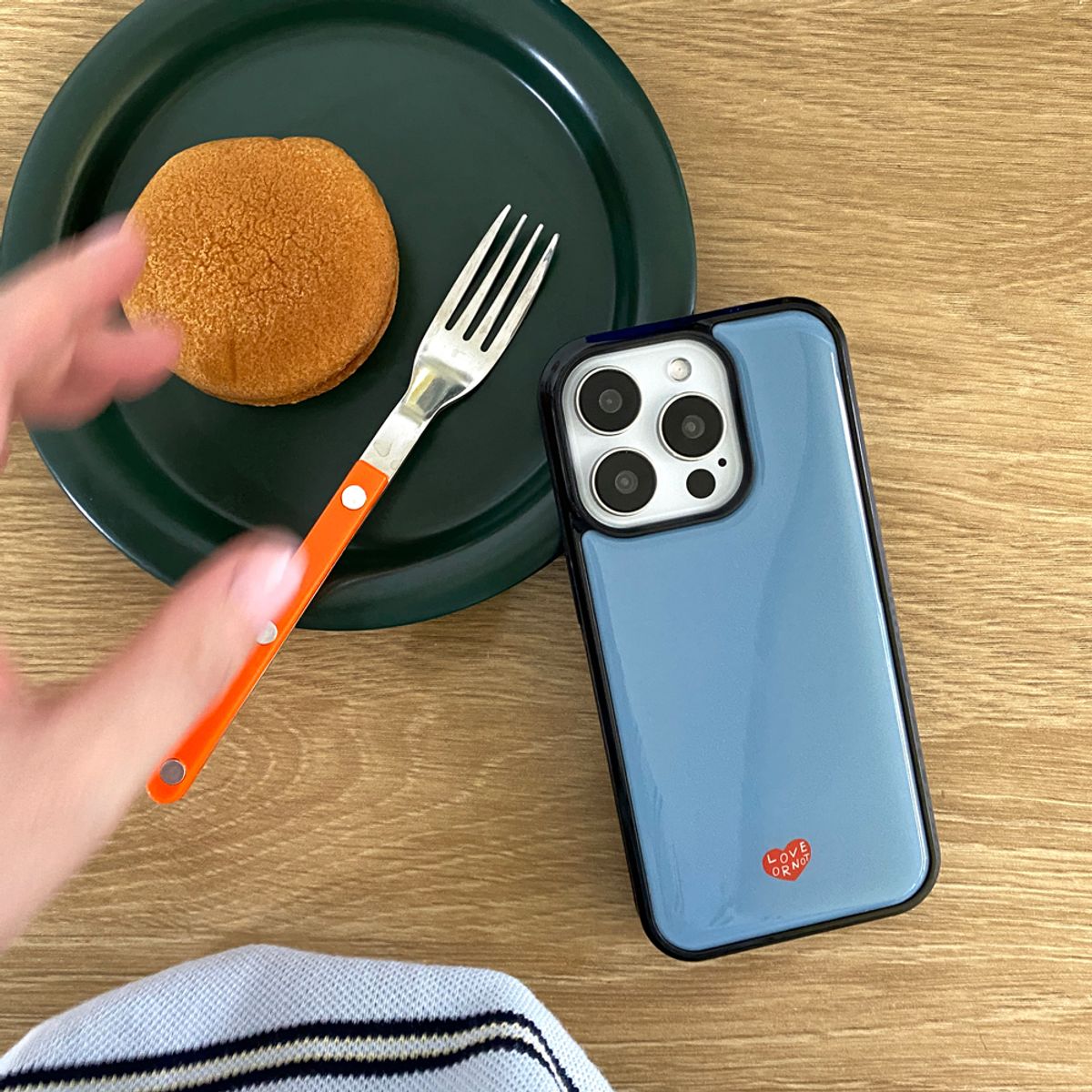 러브오낫(LOVE OR NOT) 맥세이프 글라스/에폭시범퍼_Serene Blue Magsafe Bumpercase