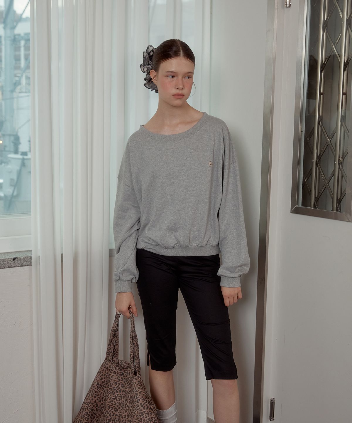 아노에틱(ANOETIC) ANC OFF-SHOULDER SWEATSHIRT_GREY
