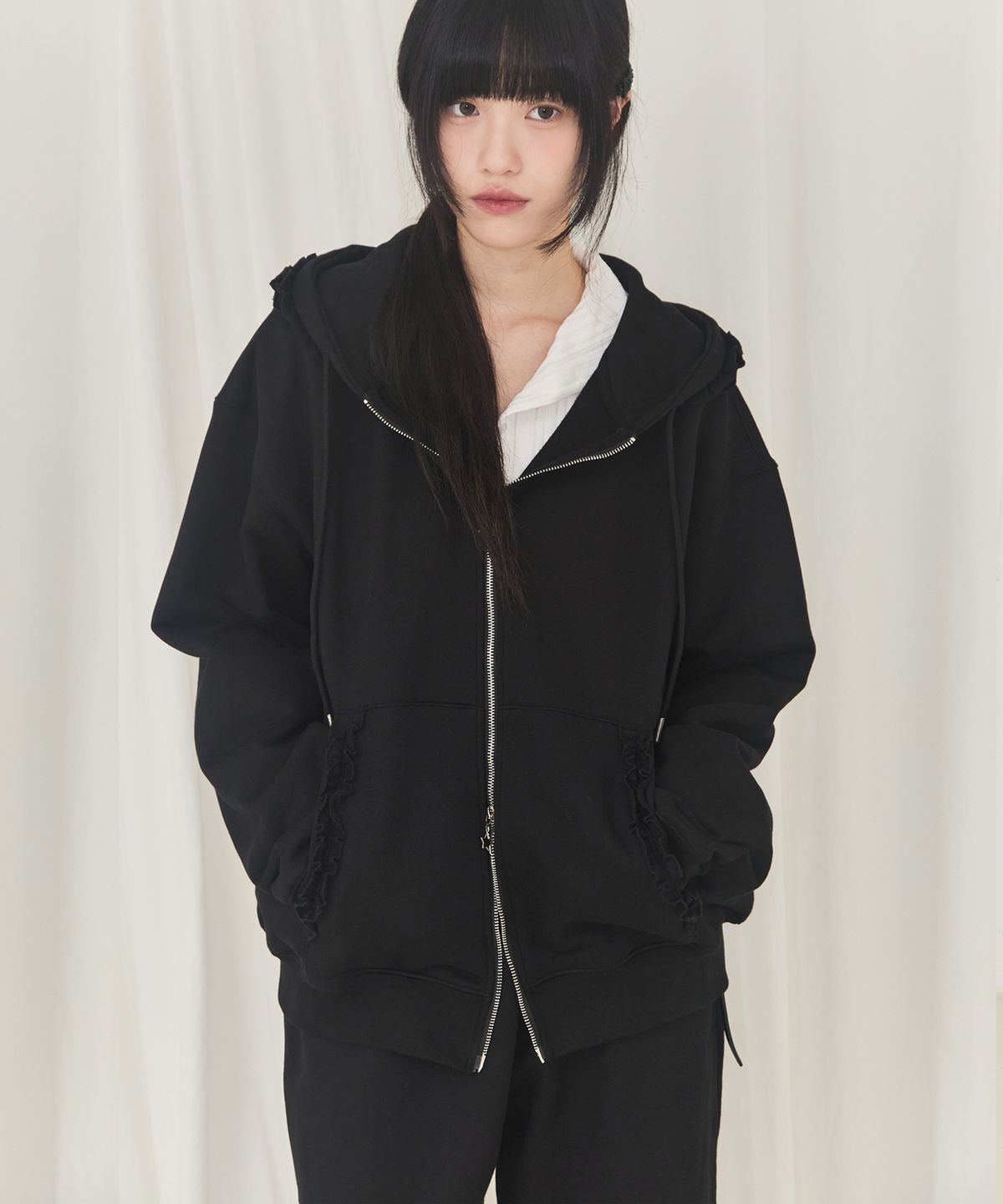 알키알카(ALKI ALKA) Frill Hoodie Zip-up (Black)