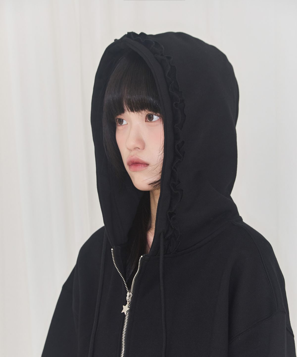 알키알카(ALKI ALKA) Frill Hoodie Zip-up (Black)
